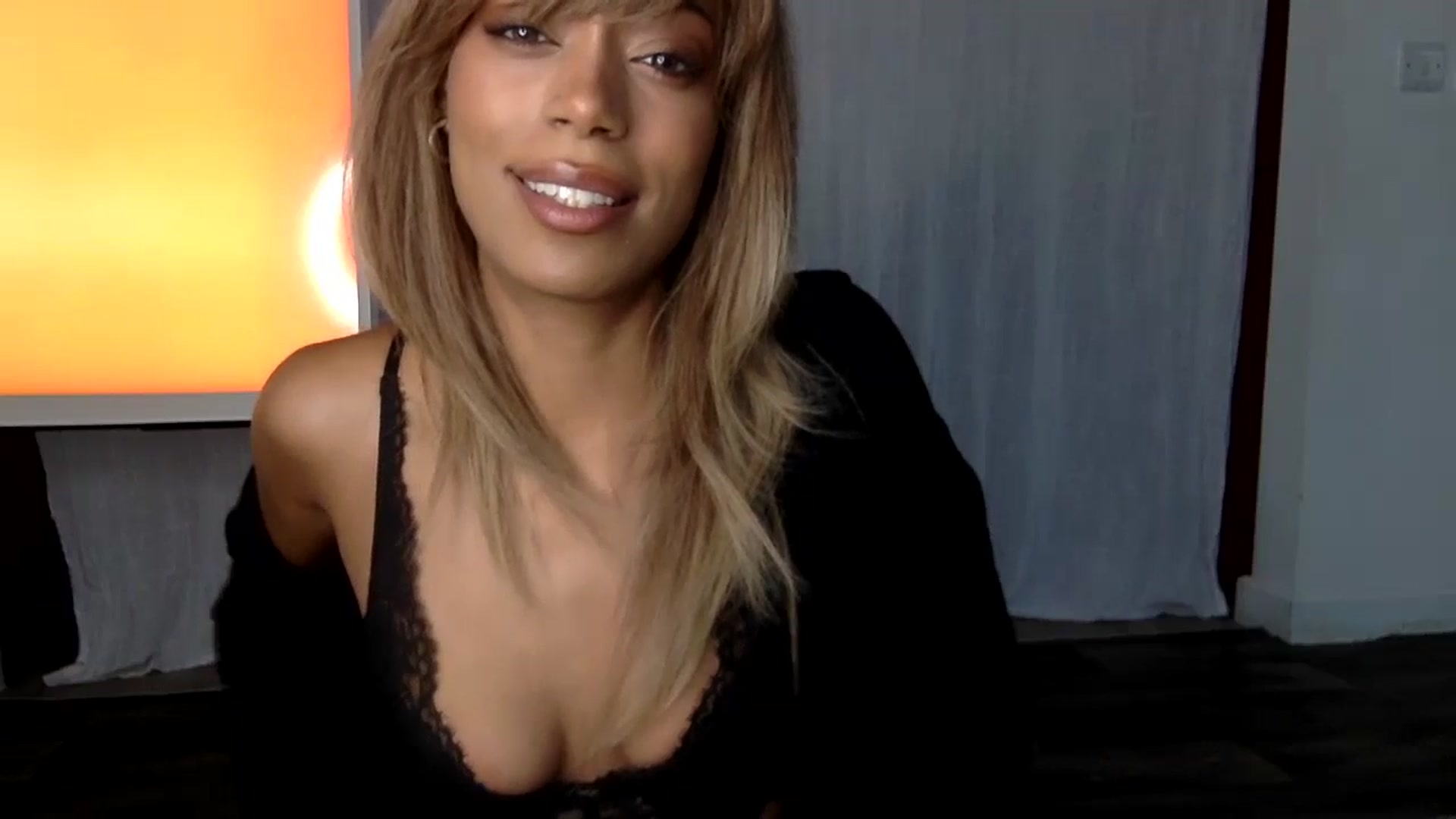 Gallery image thumbnail from MissLuna222's myfreecams stream on, 12/27/2024, 14:01 image 17 of 20