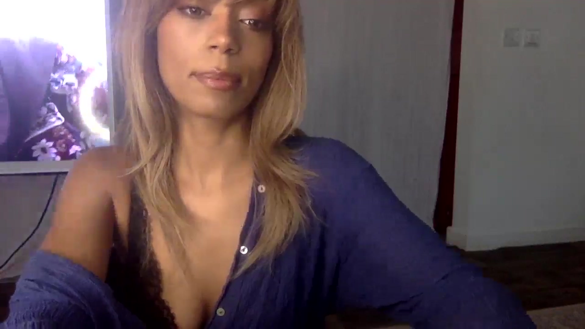 Gallery image thumbnail from MissLuna222's myfreecams stream on, 01/22/2025, 12:57 image 3 of 20