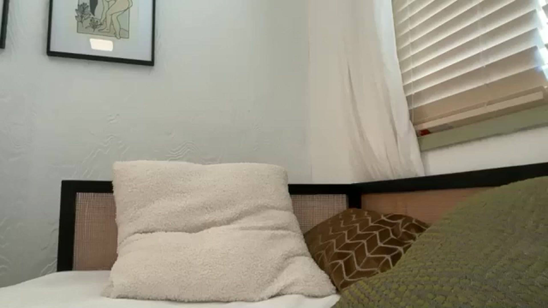Gallery image thumbnail from MissLune's myfreecams stream on, 06/11/2025, 18:07 image 20 of 20