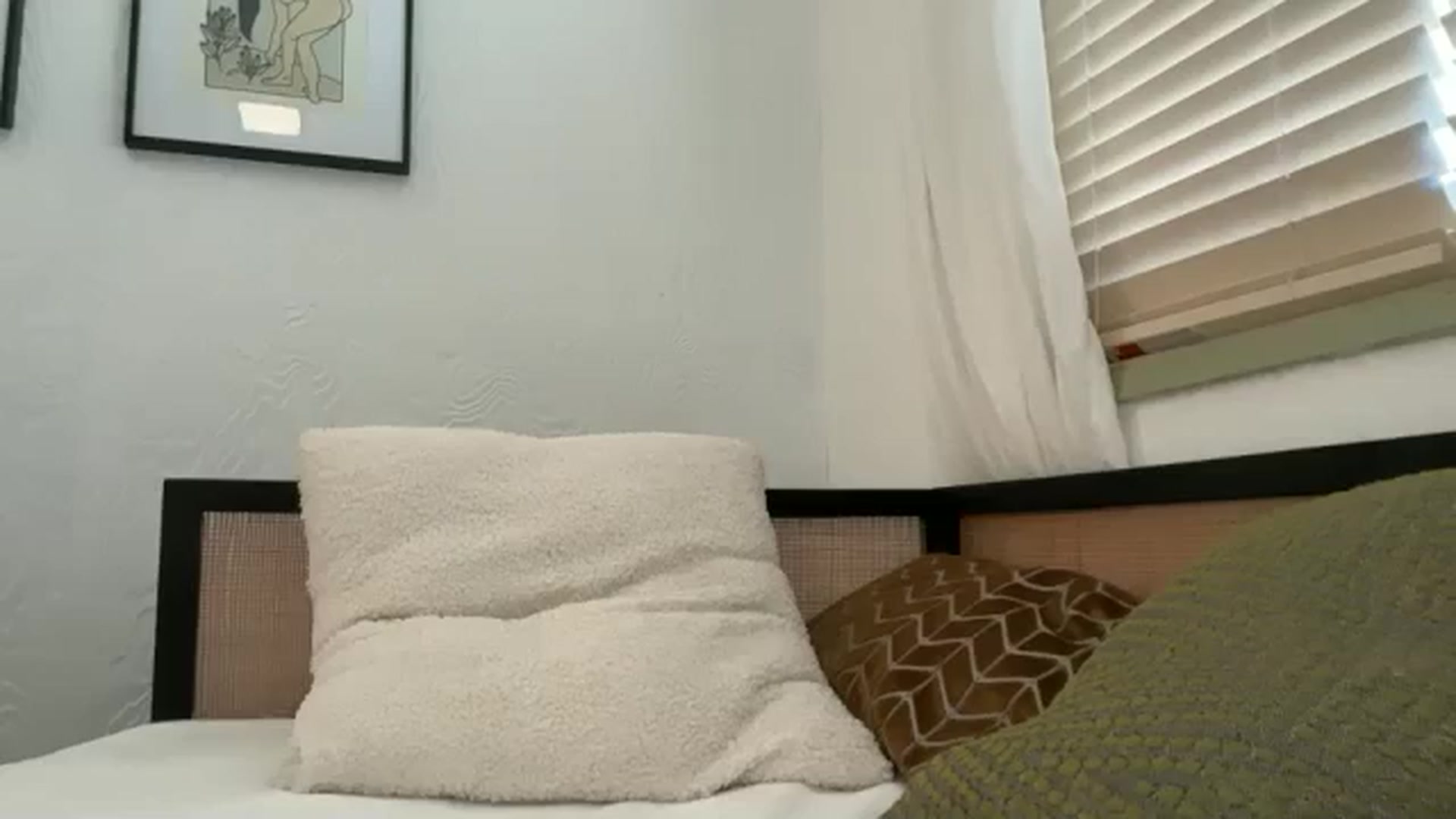 Gallery image thumbnail from MissLune's myfreecams stream on, 06/11/2025, 18:07 image 19 of 20