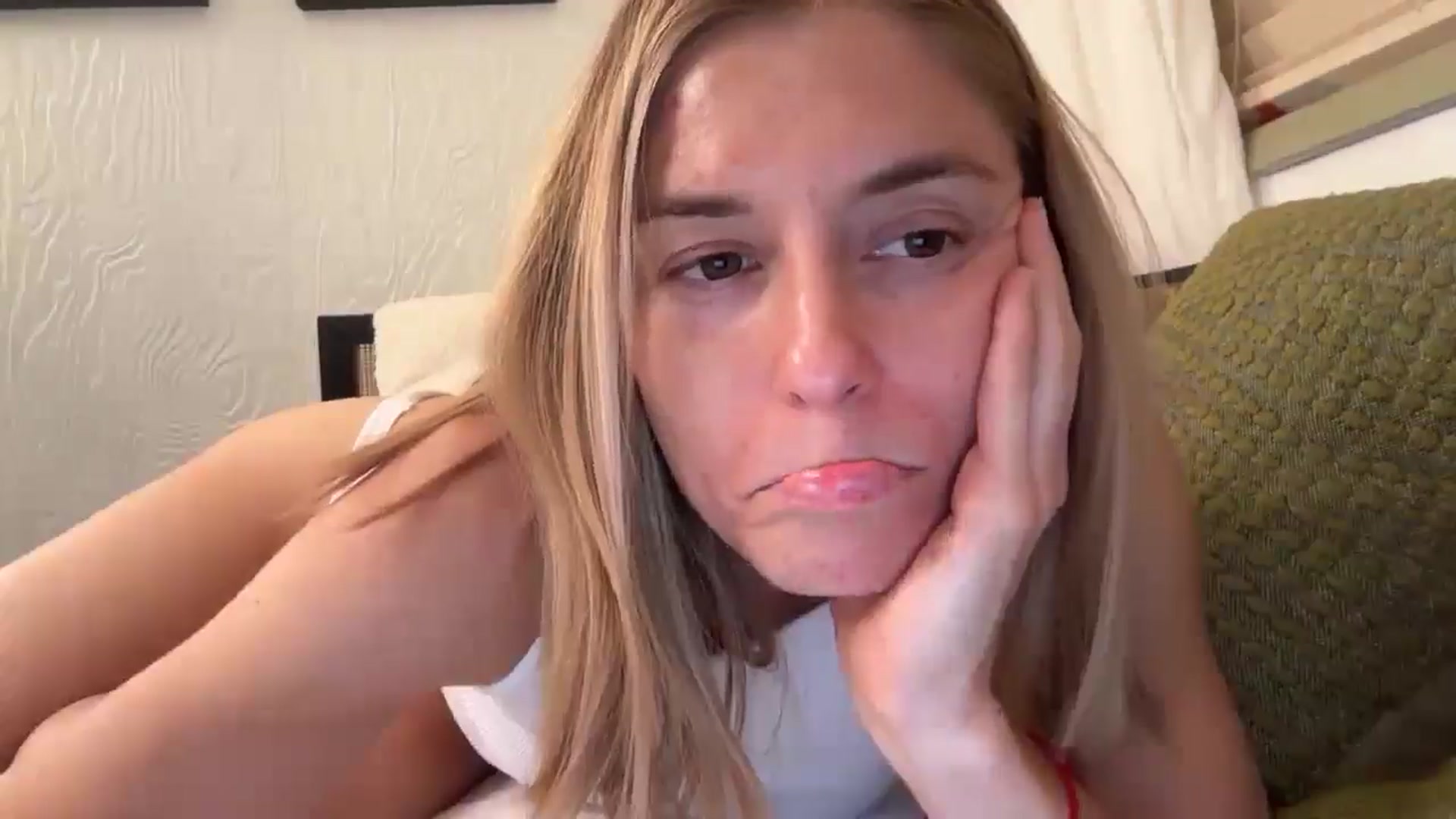Gallery image thumbnail from MissLune's myfreecams stream on, 06/16/2025, 04:44 image 9 of 20
