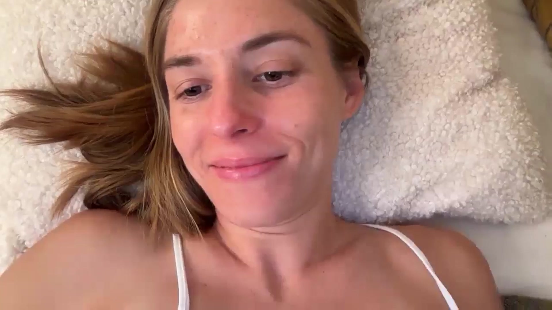 Gallery image thumbnail from MissLune's myfreecams stream on, 06/17/2025, 05:04 image 13 of 20
