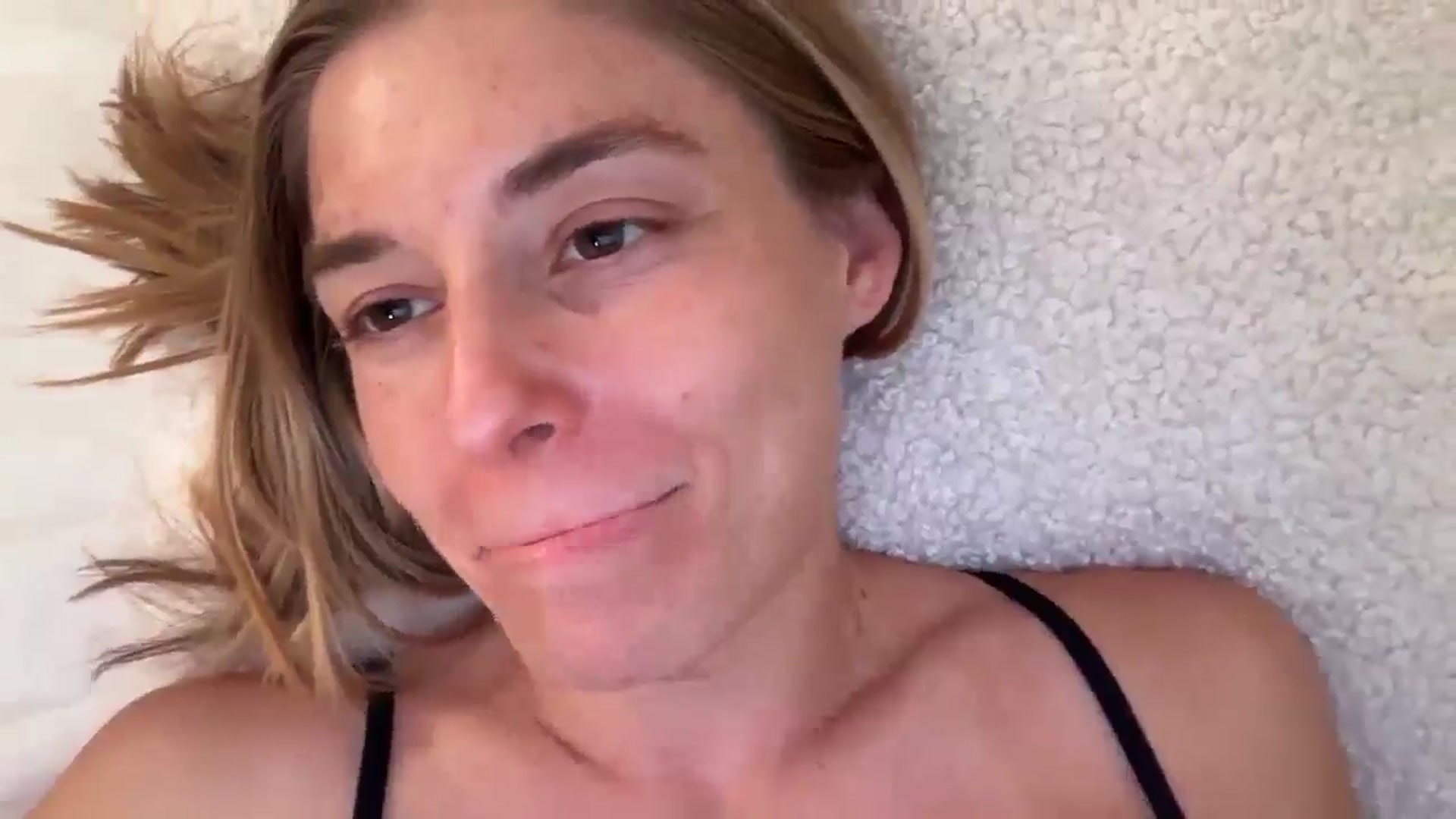 Gallery image thumbnail from MissLune's myfreecams stream on, 06/18/2025, 01:01 image 20 of 20