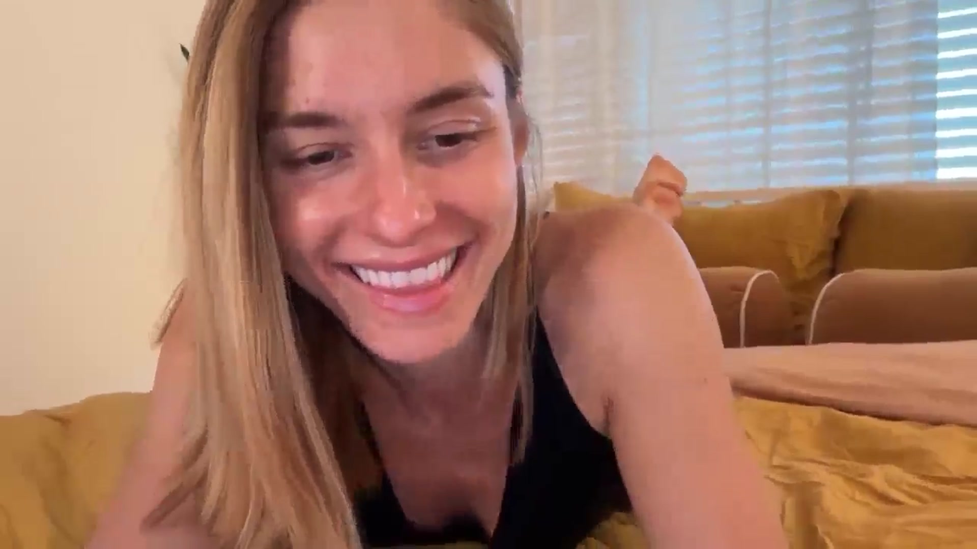 Gallery image thumbnail from MissLune's myfreecams stream on, 06/20/2025, 03:22 image 8 of 20