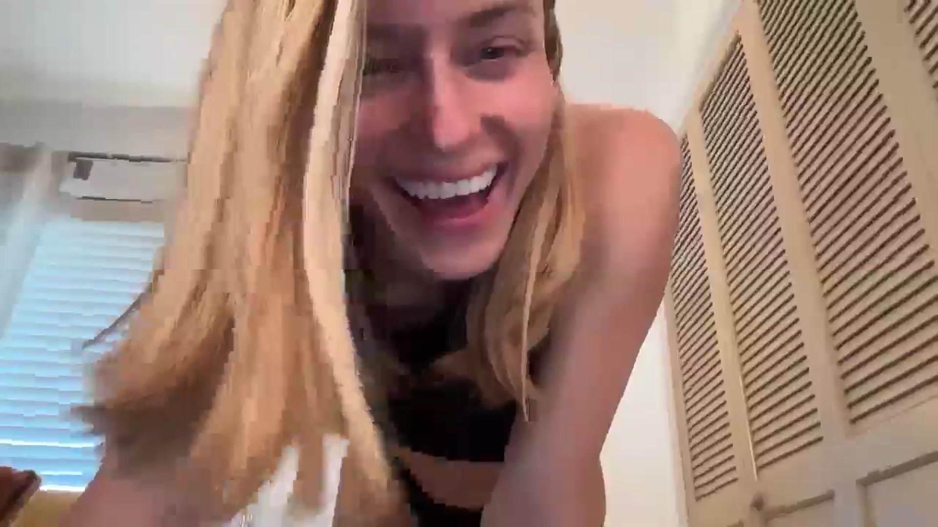 Gallery image thumbnail from MissLune's myfreecams stream on, 06/22/2025, 02:36 image 10 of 20