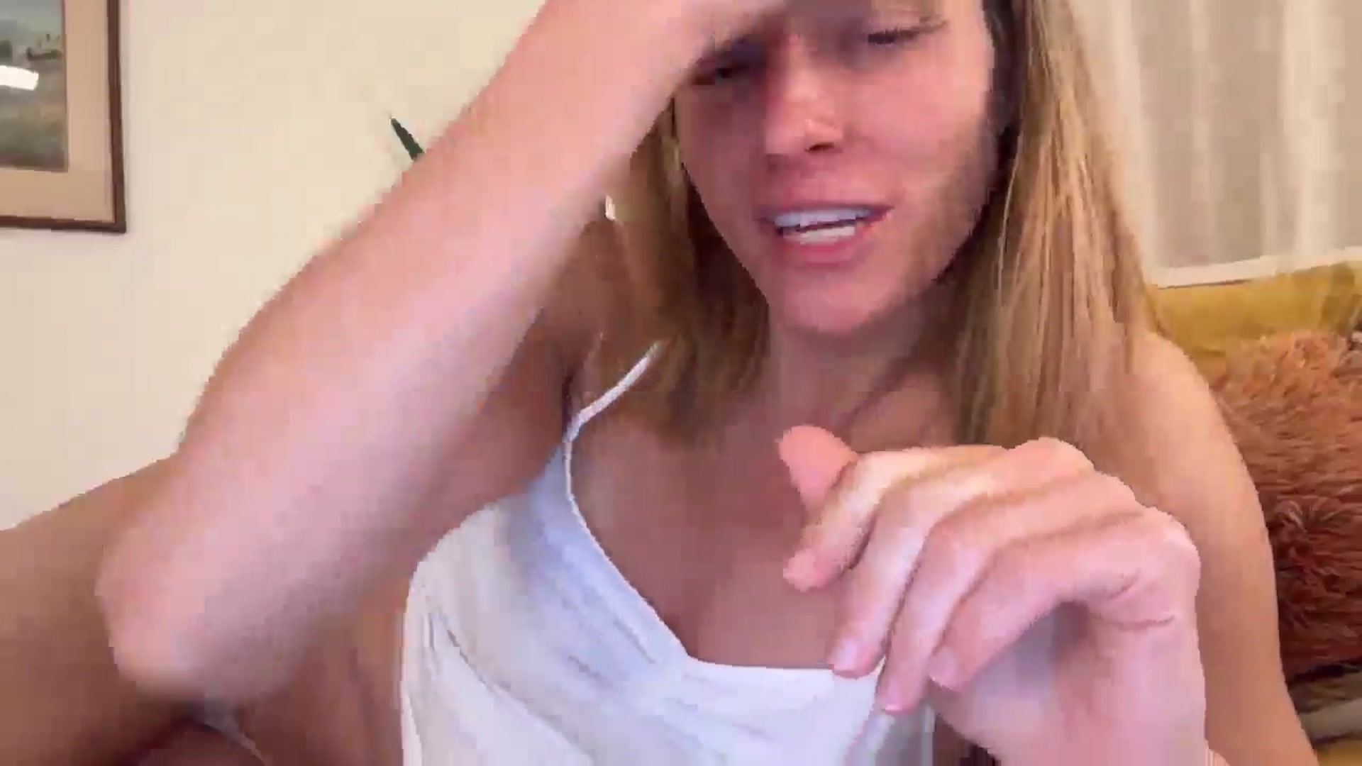 Gallery image thumbnail from MissLune's myfreecams stream on, 06/25/2025, 04:33 image 19 of 20