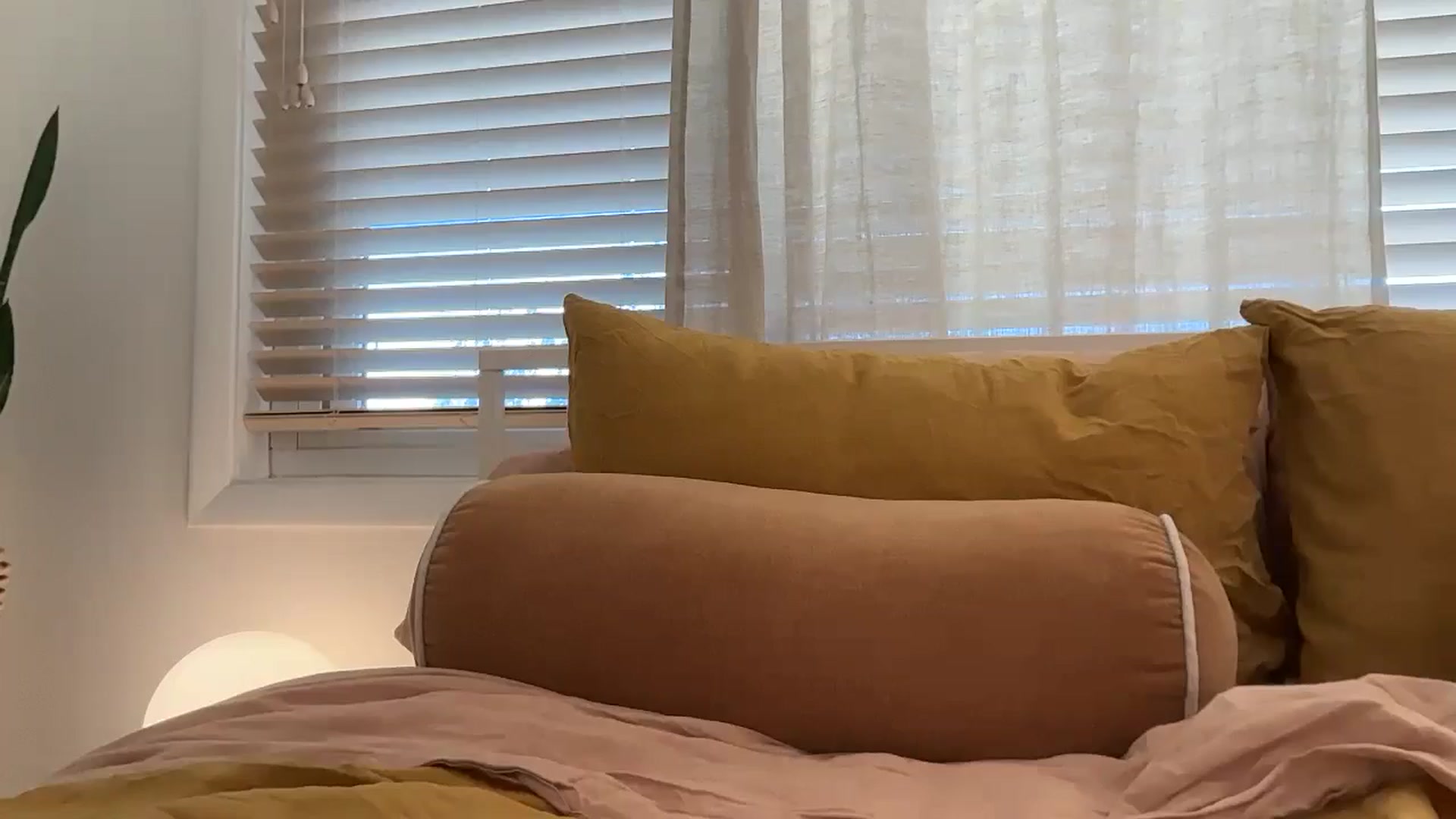 Gallery image thumbnail from MissLune's myfreecams stream on, 07/10/2025, 19:24 image 17 of 20