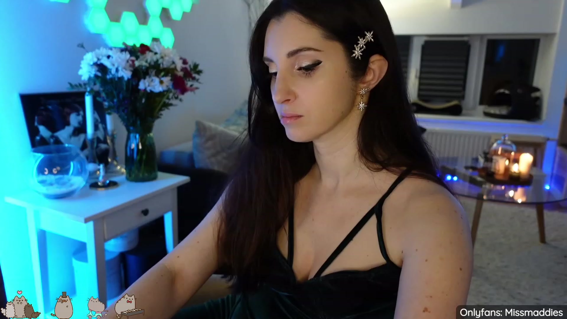 Gallery image thumbnail from MissMaddies's myfreecams stream on, 03/16/2023, 04:30 image 12 of 20