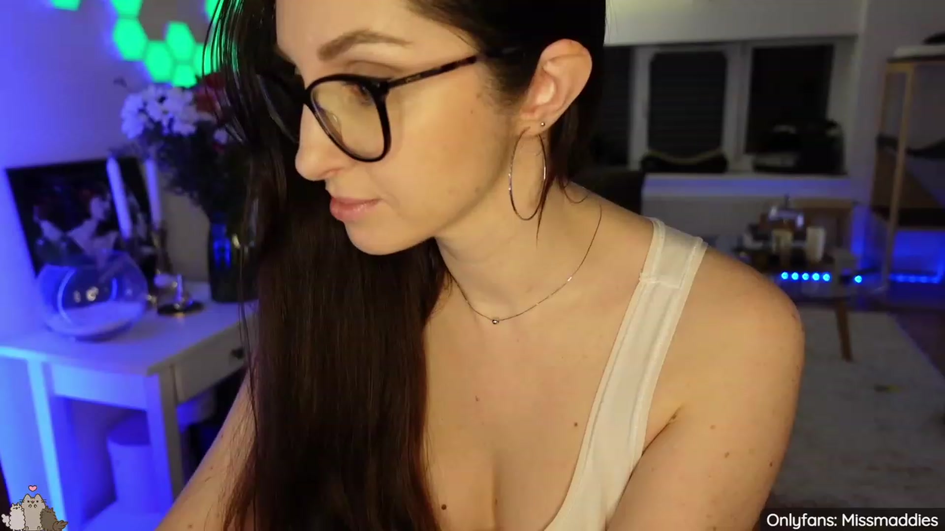 Gallery image thumbnail from MissMaddies's myfreecams stream on, 03/19/2023, 24:06 image 18 of 20