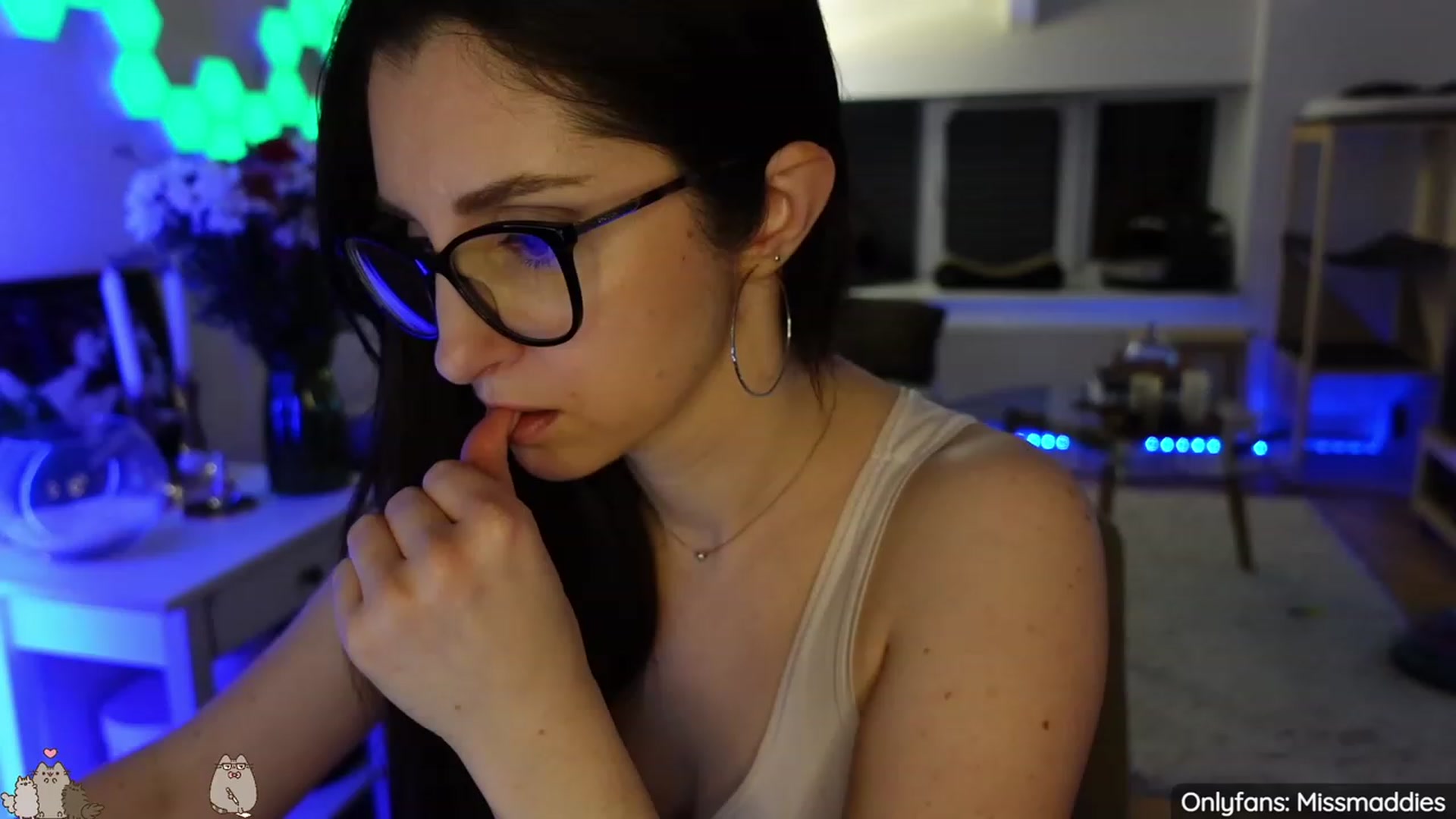 Gallery image thumbnail from MissMaddies's myfreecams stream on, 03/19/2023, 03:16 image 9 of 20