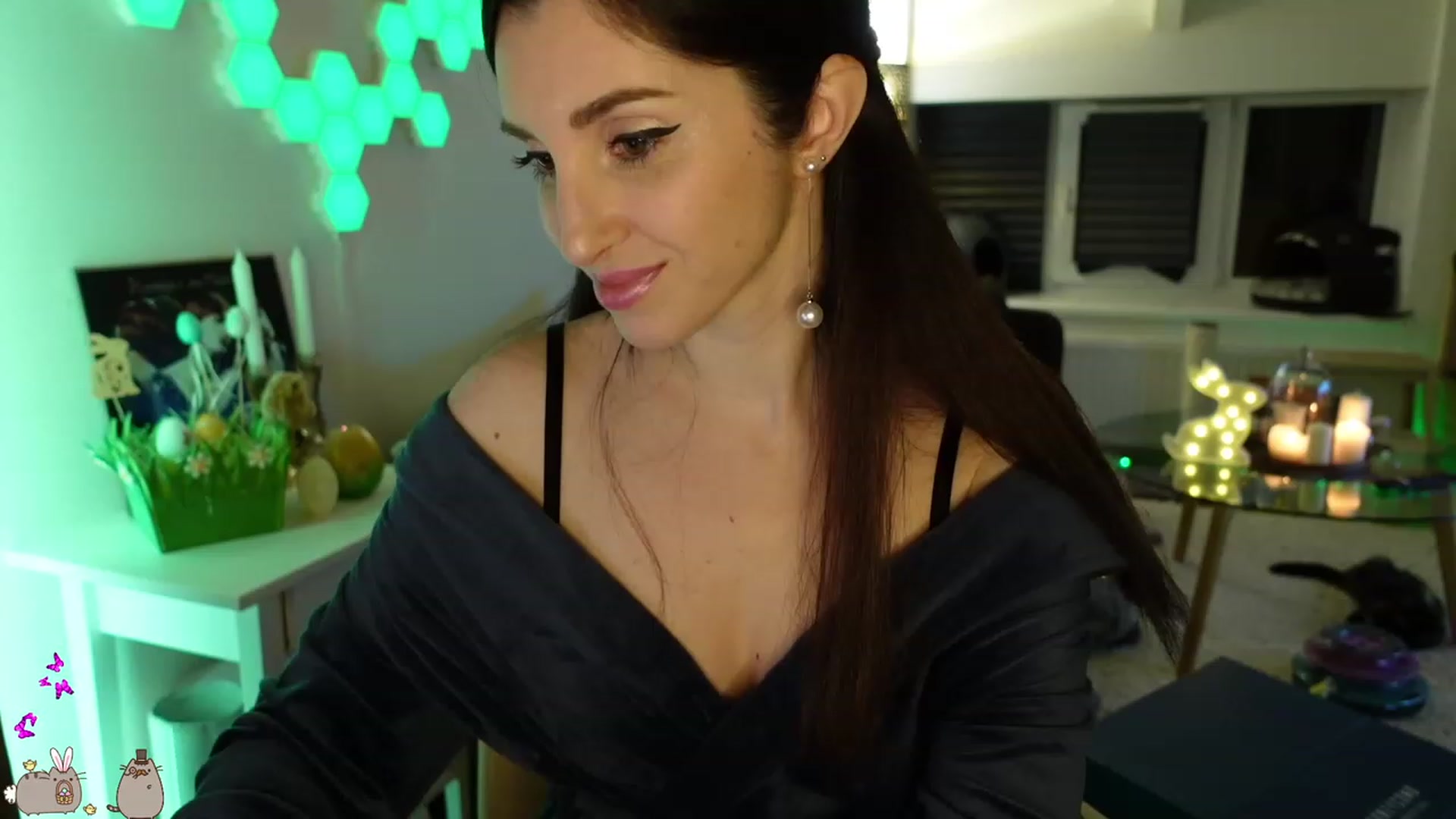 Gallery image thumbnail from MissMaddies's myfreecams stream on, 04/08/2023, 24:35 image 14 of 20
