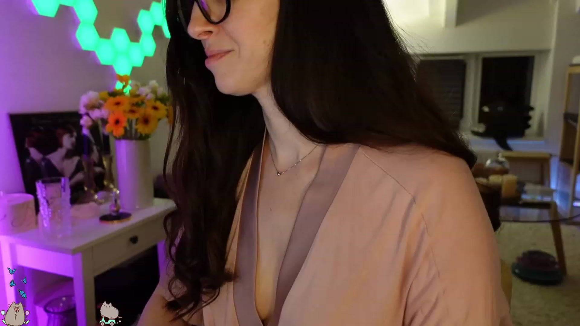 Gallery image thumbnail from MissMaddies's myfreecams stream on, 05/17/2023, 22:07 image 18 of 20