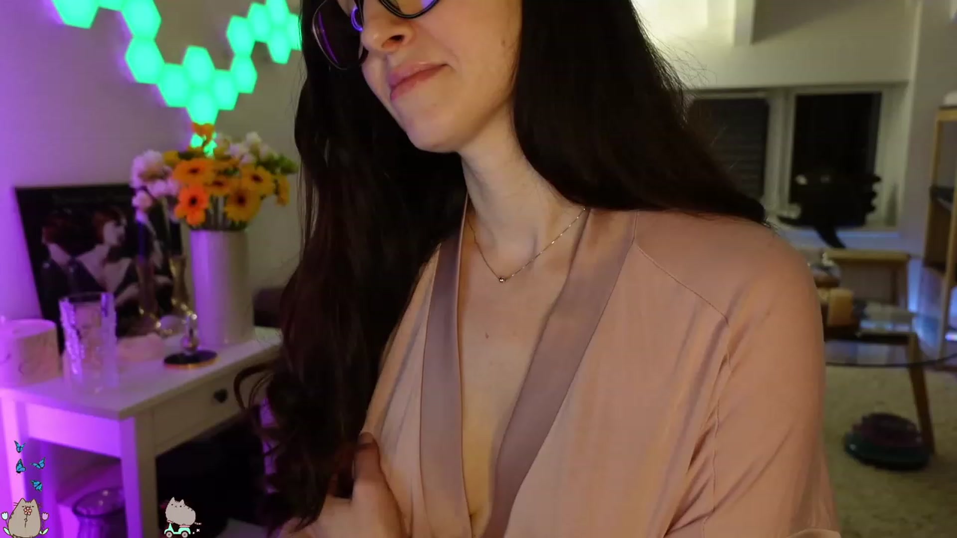 Gallery image thumbnail from MissMaddies's myfreecams stream on, 05/17/2023, 22:07 image 16 of 20