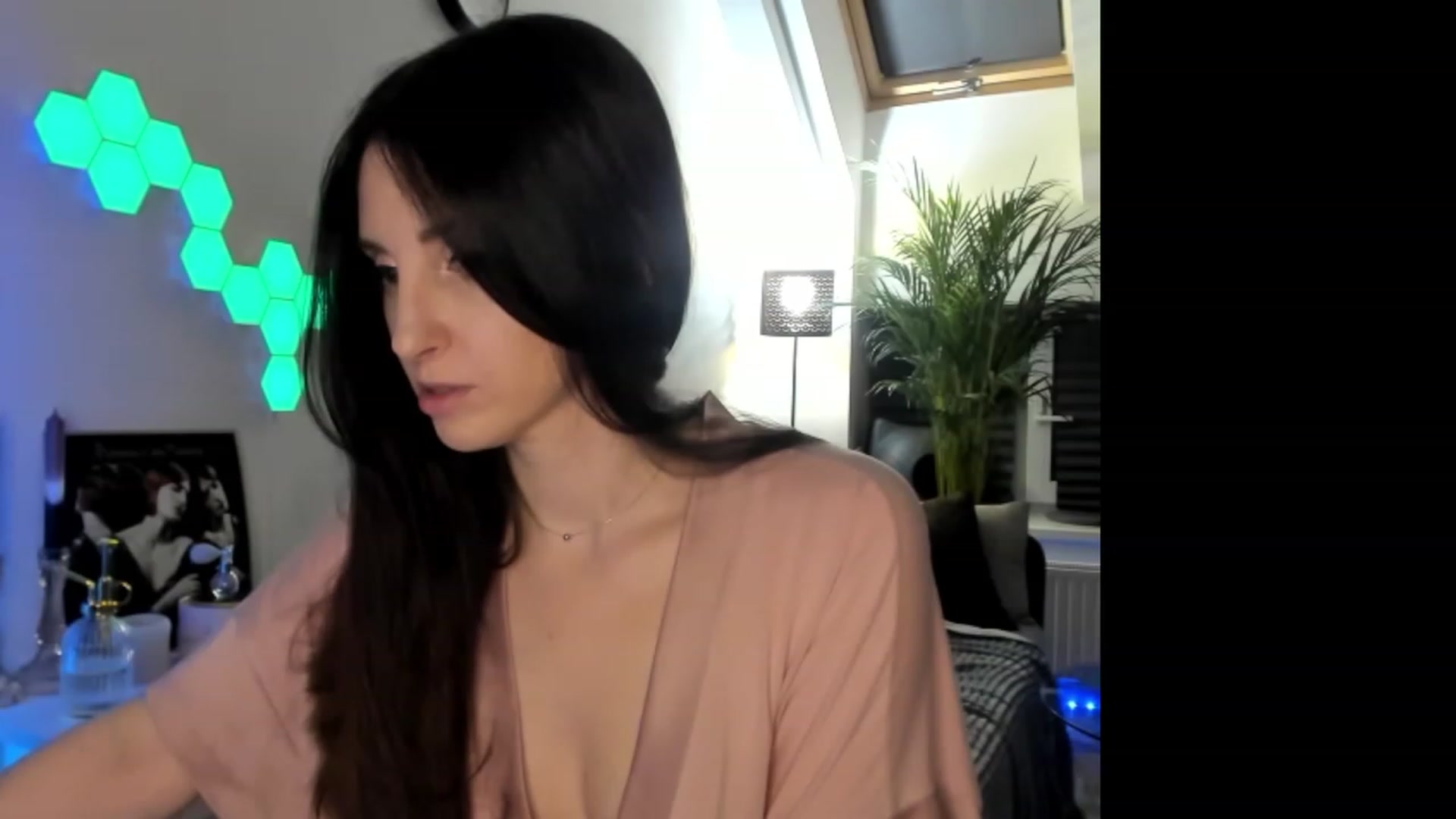 Gallery image thumbnail from MissMaddies's myfreecams stream on, 06/11/2023, 22:56 image 19 of 20
