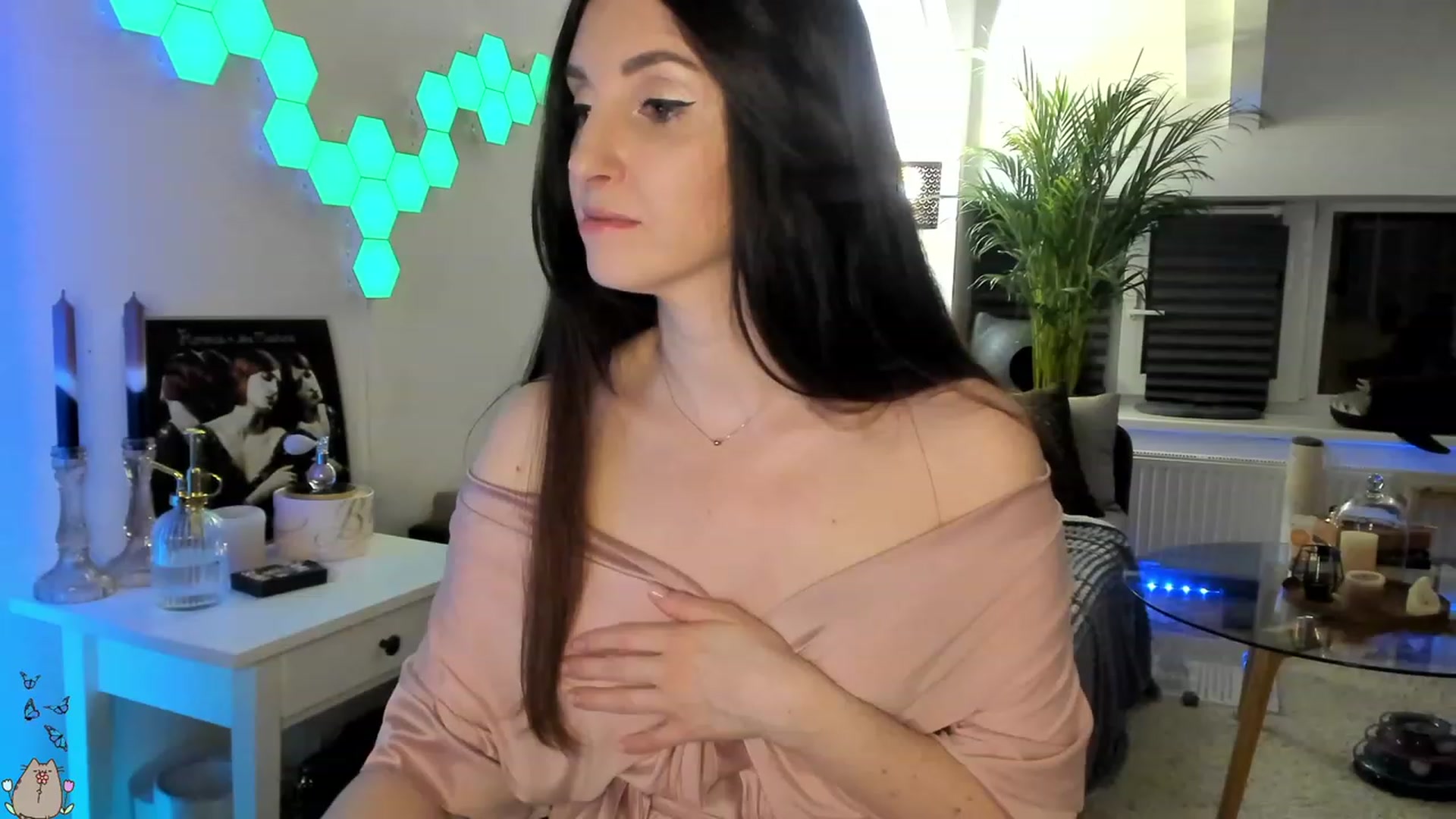 Gallery image thumbnail from MissMaddies's myfreecams stream on, 06/12/2023, 24:45 image 6 of 20