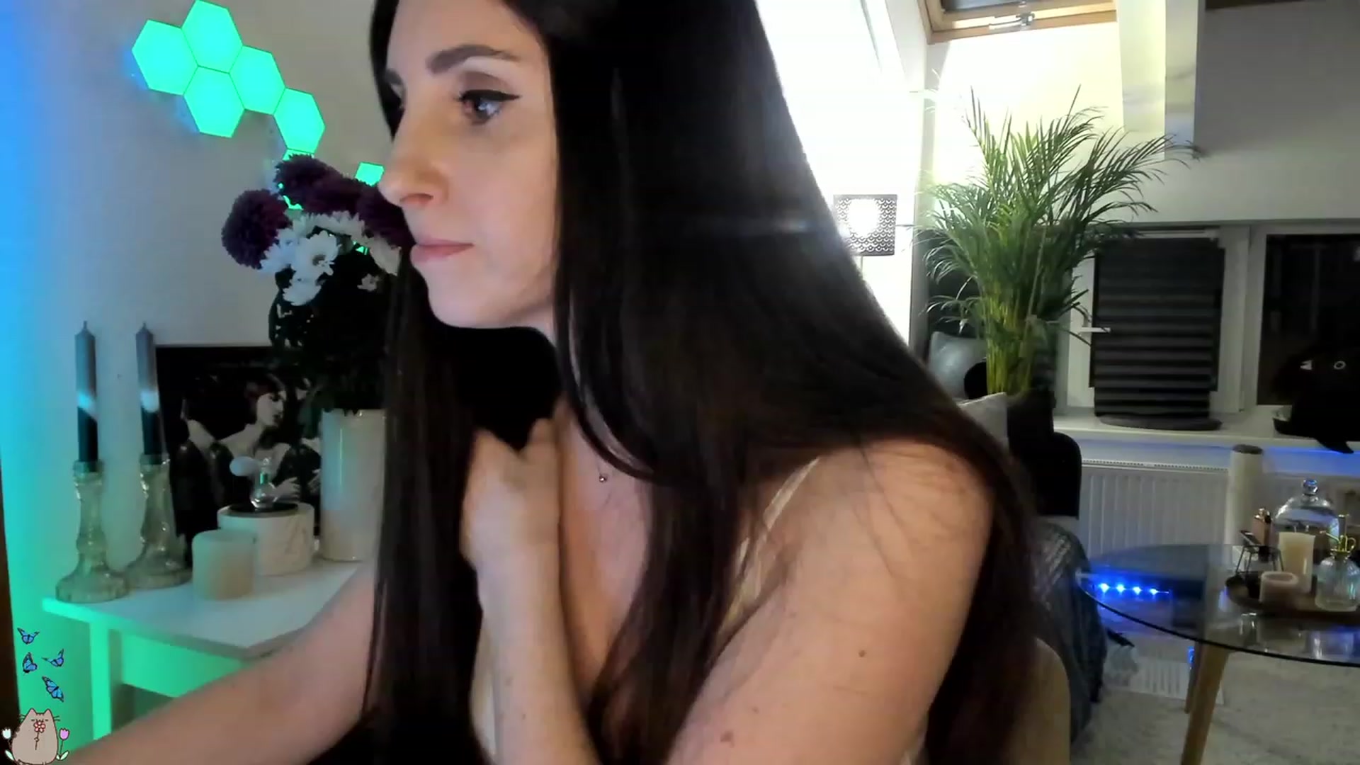 Gallery image thumbnail from MissMaddies's myfreecams stream on, 06/14/2023, 23:37 image 10 of 20