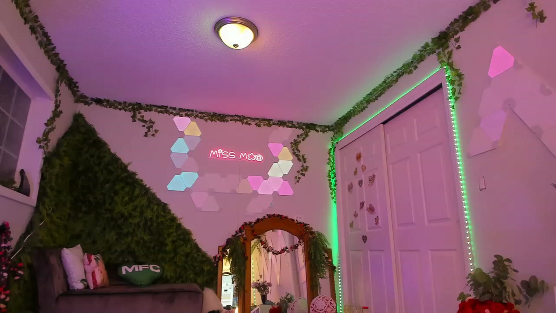 Gallery image thumbnail from MissMao's myfreecams stream on, 02/18/2023, 07:20 image 16 of 20
