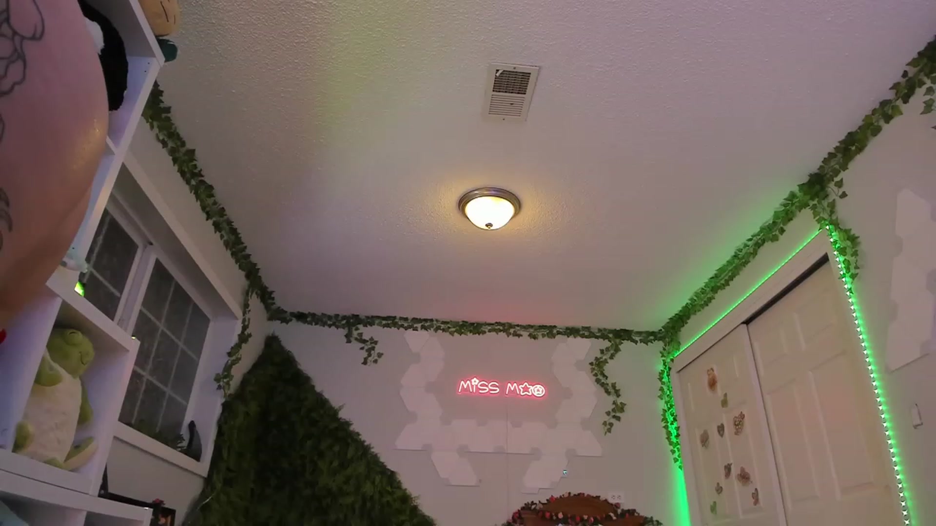 Gallery image thumbnail from MissMao's myfreecams stream on, 02/25/2023, 08:37 image 8 of 20