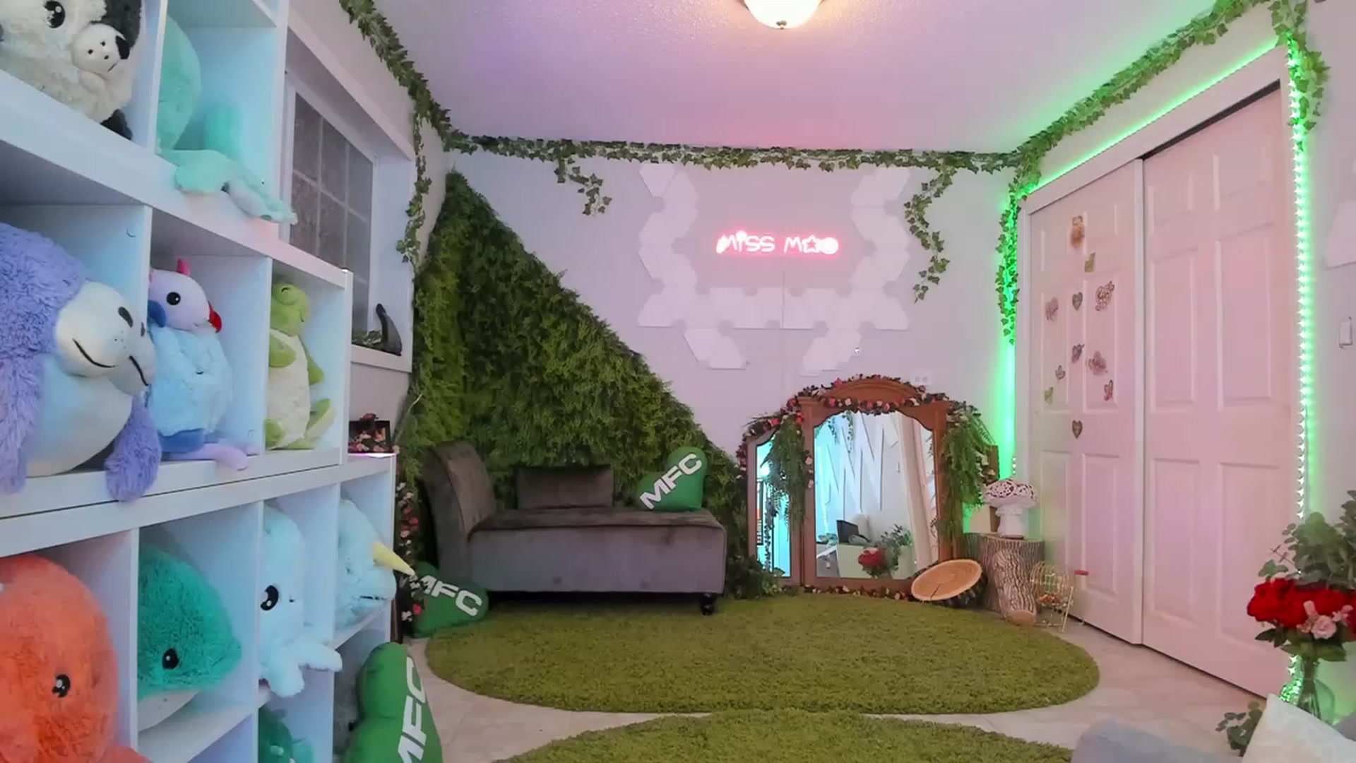 Gallery image thumbnail from MissMao's myfreecams stream on, 02/25/2023, 08:37 image 1 of 20