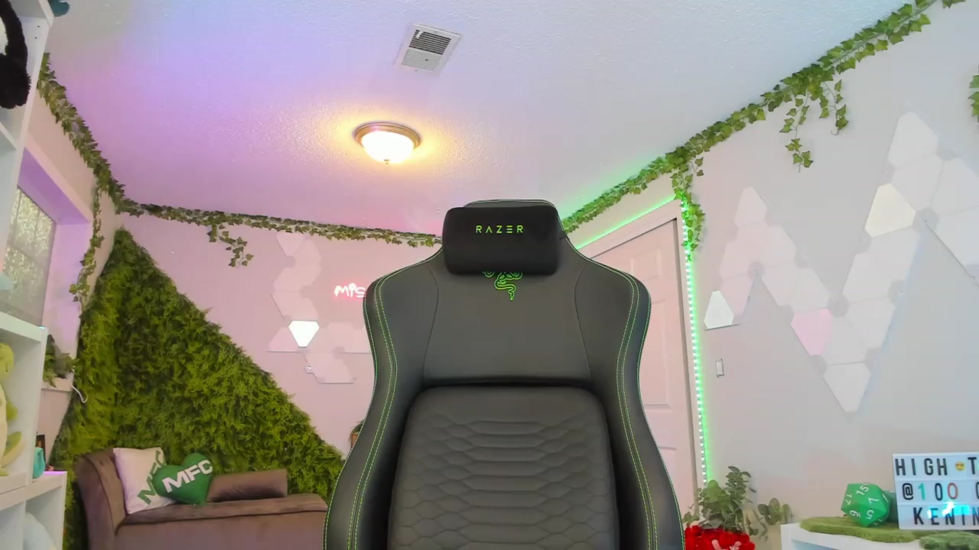 Gallery image thumbnail from MissMao's myfreecams stream on, 04/13/2023, 04:49 image 6 of 20