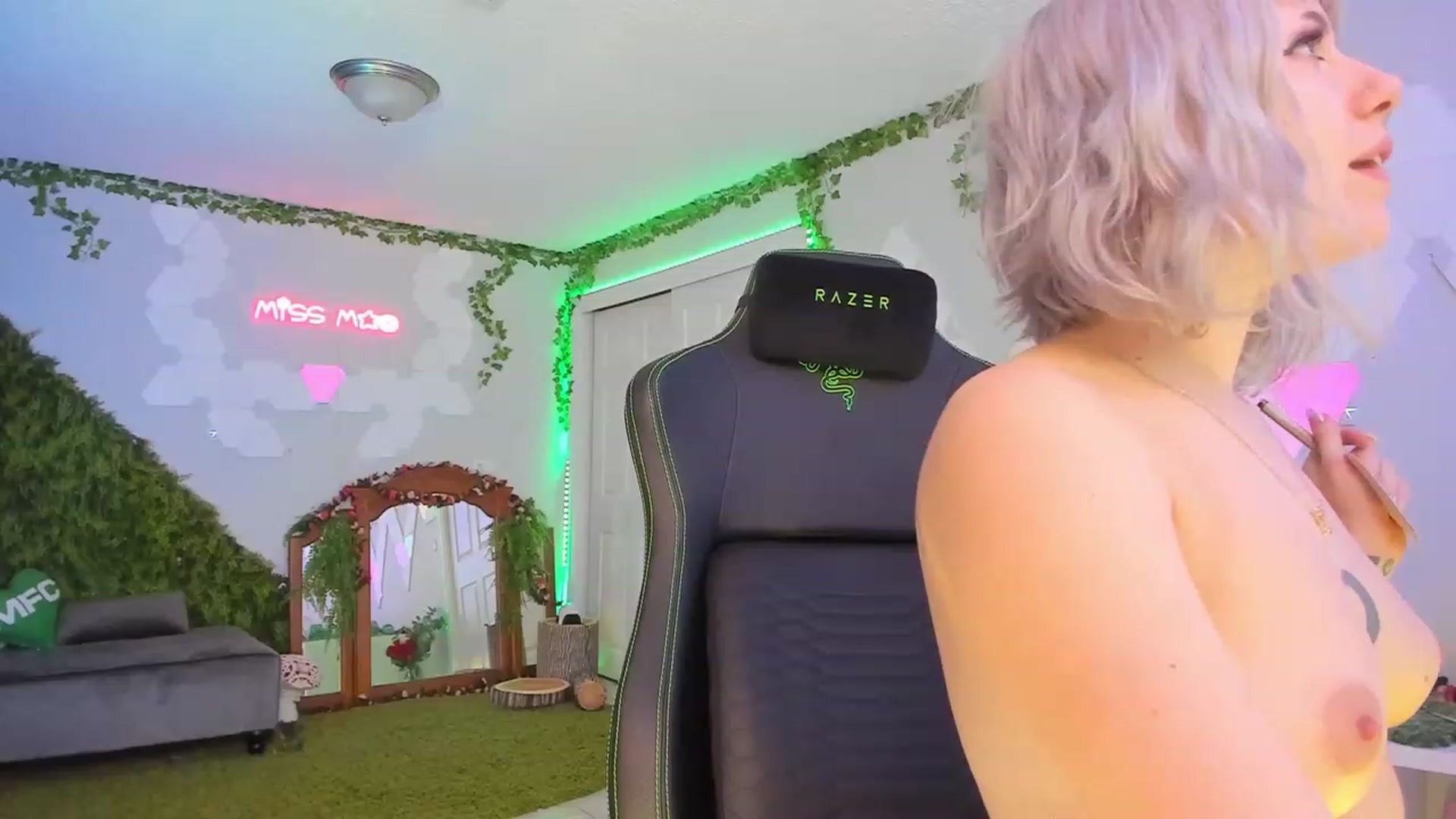 Gallery image thumbnail from MissMao's myfreecams stream on, 04/13/2023, 04:49 image 19 of 20