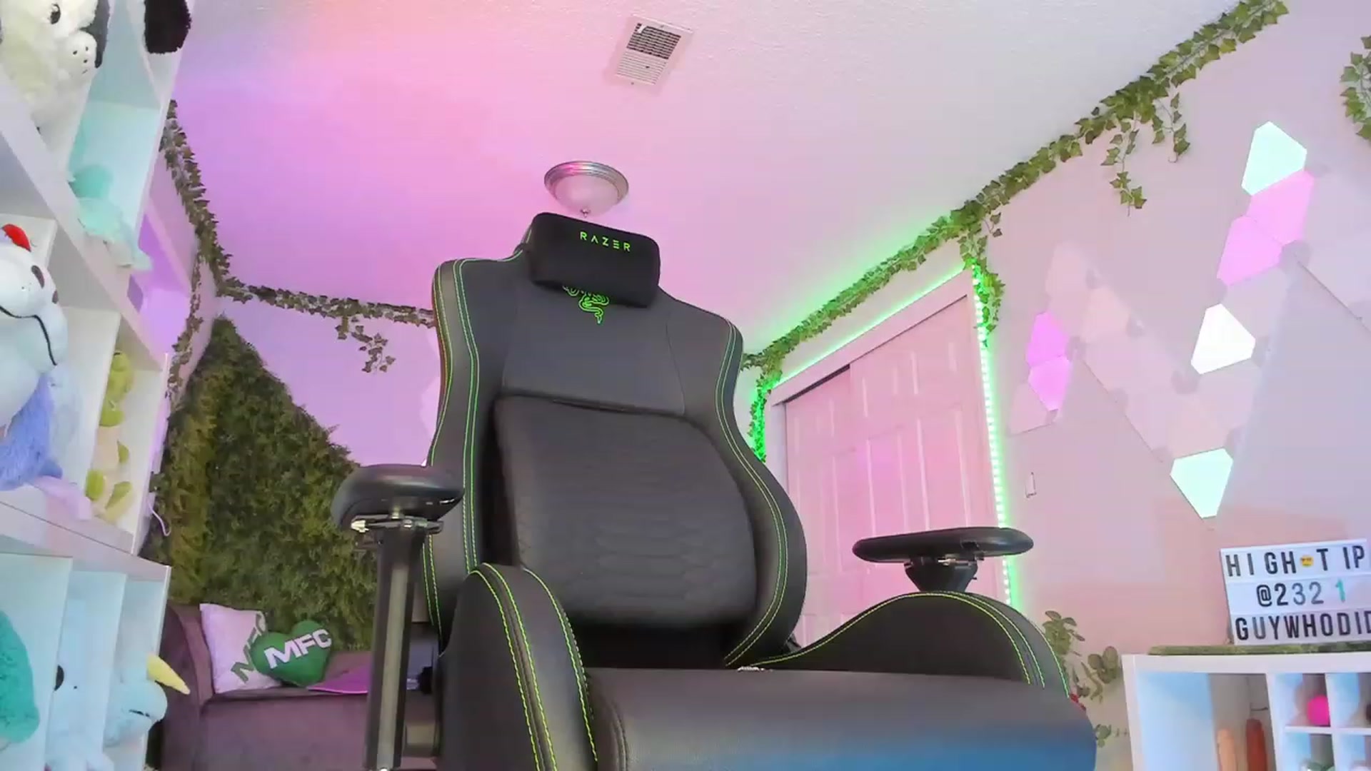 Gallery image thumbnail from MissMao's myfreecams stream on, 04/13/2023, 05:52 image 2 of 20