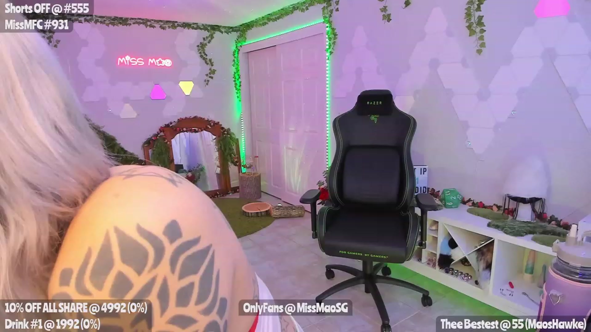 Gallery image thumbnail from MissMao's myfreecams stream on, 04/15/2023, 05:54 image 5 of 20