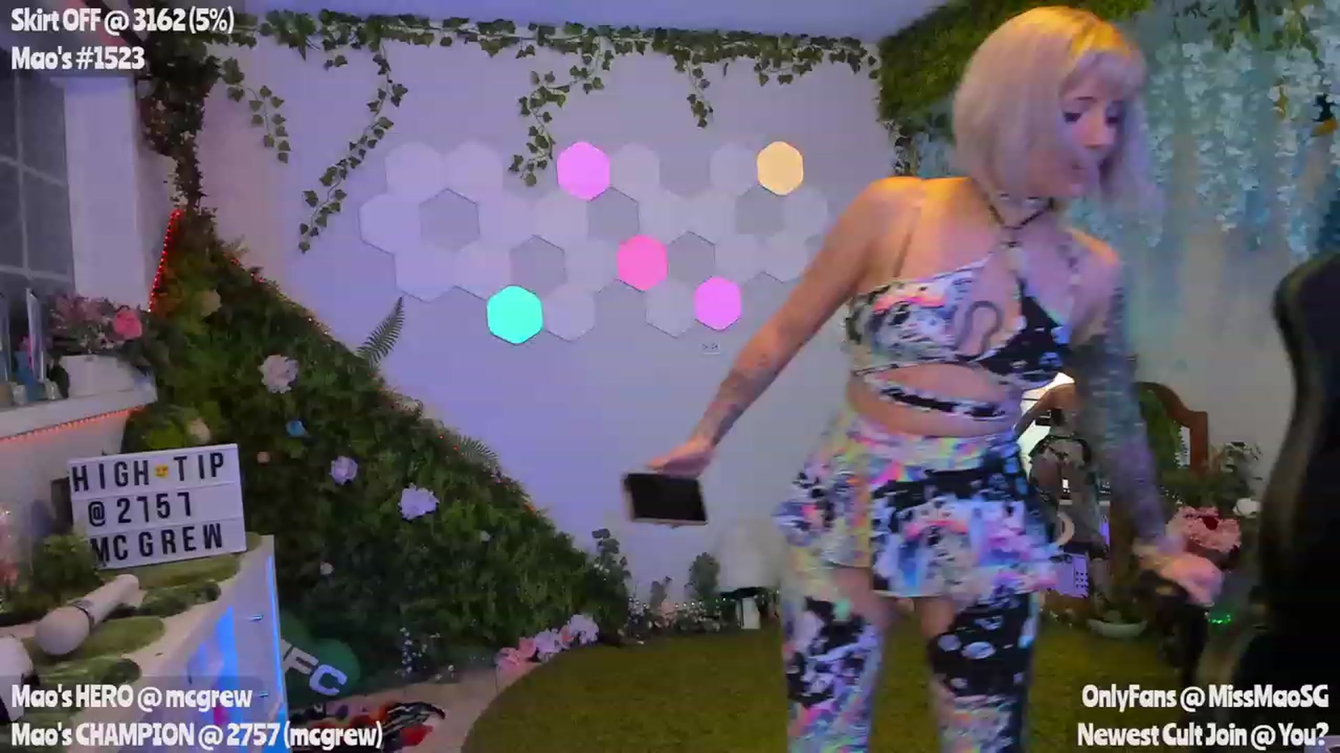 Gallery image thumbnail from MissMao's myfreecams stream on, 06/17/2023, 05:59 image 6 of 20