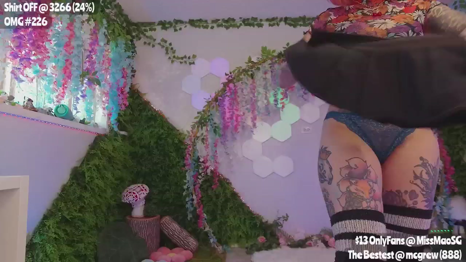 Gallery image thumbnail from MissMao's myfreecams stream on, 07/04/2024, 05:14 image 6 of 20