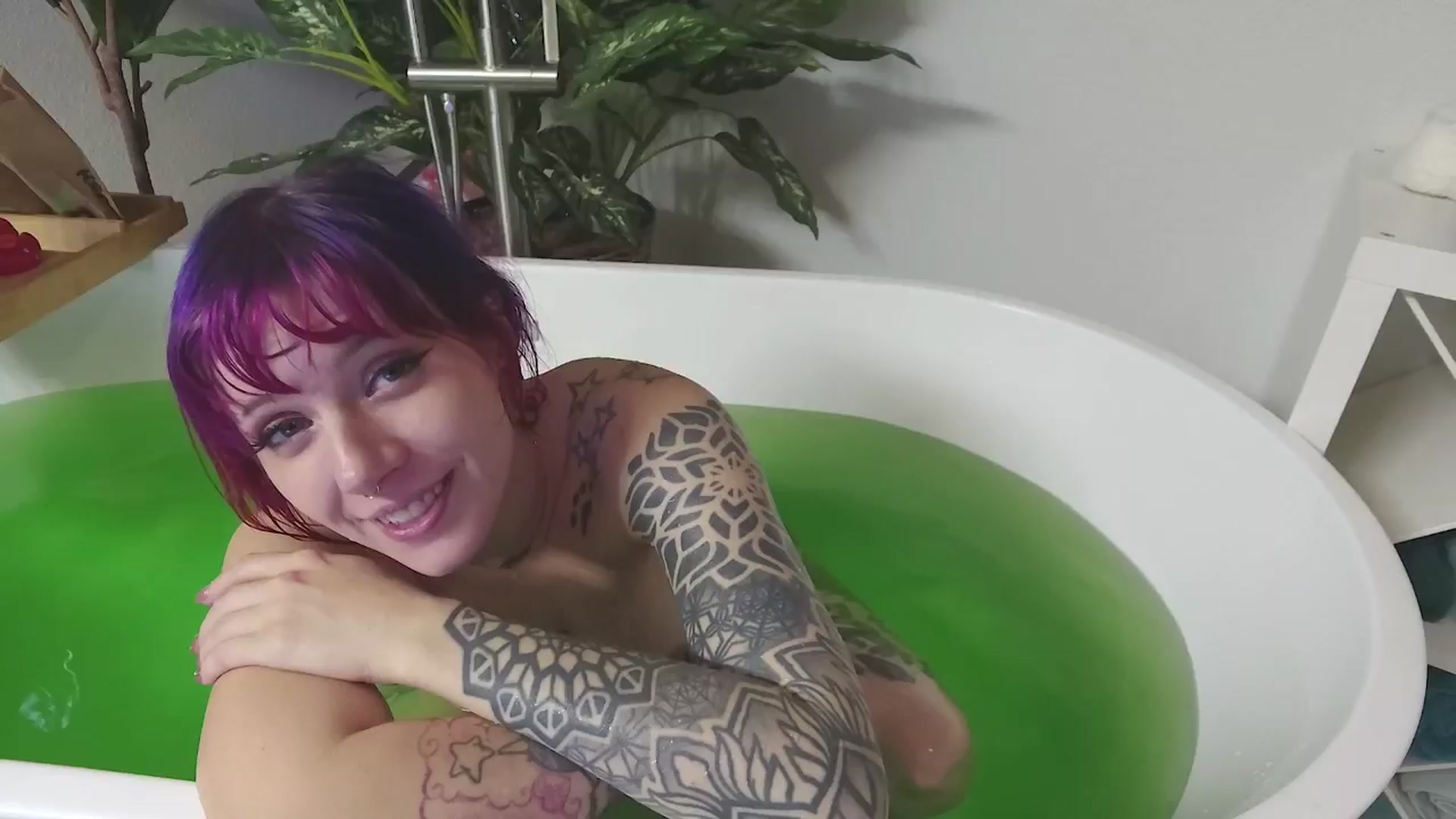Gallery image thumbnail from MissMao's myfreecams stream on, 12/14/2024, 10:21 image 14 of 20