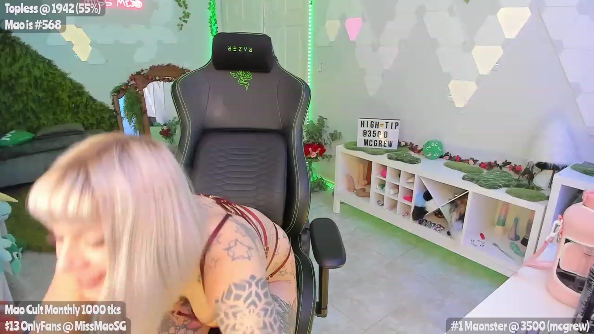 Gallery image thumbnail from MissMaoSG's myfreecams stream on, 04/27/2023, 05:34 image 11 of 20