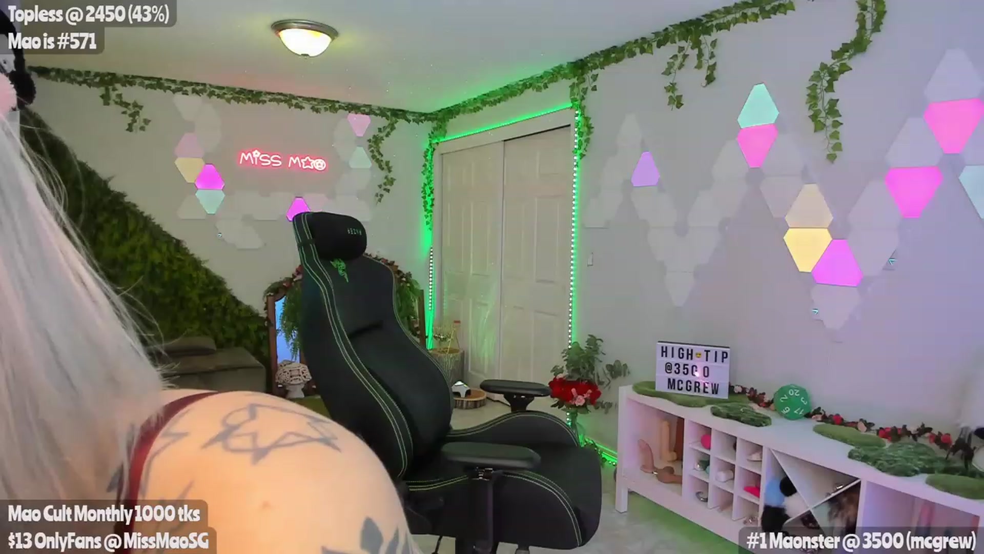 Gallery image thumbnail from MissMaoSG's myfreecams stream on, 04/27/2023, 05:34 image 8 of 20