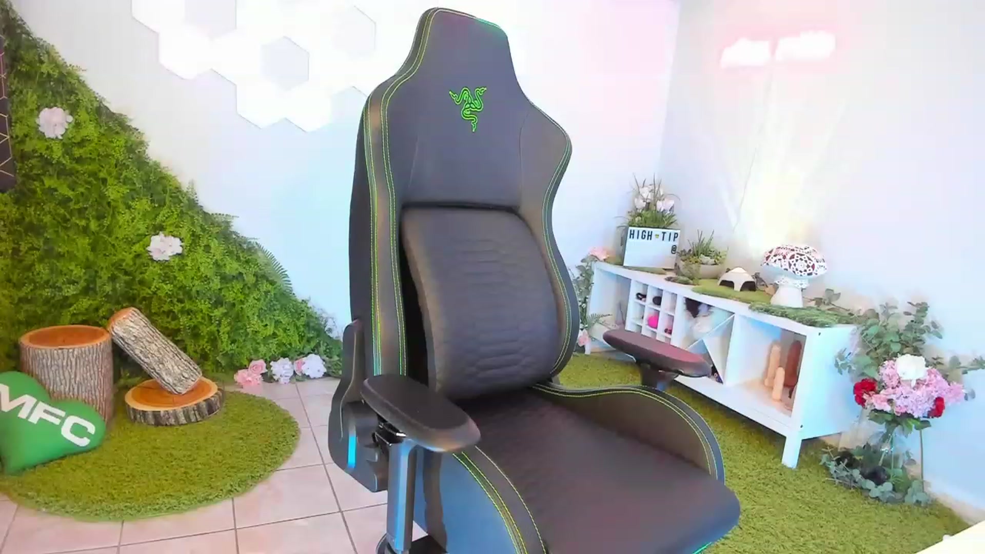 Gallery image thumbnail from MissMaoSG's myfreecams stream on, 05/12/2023, 06:52 image 15 of 20