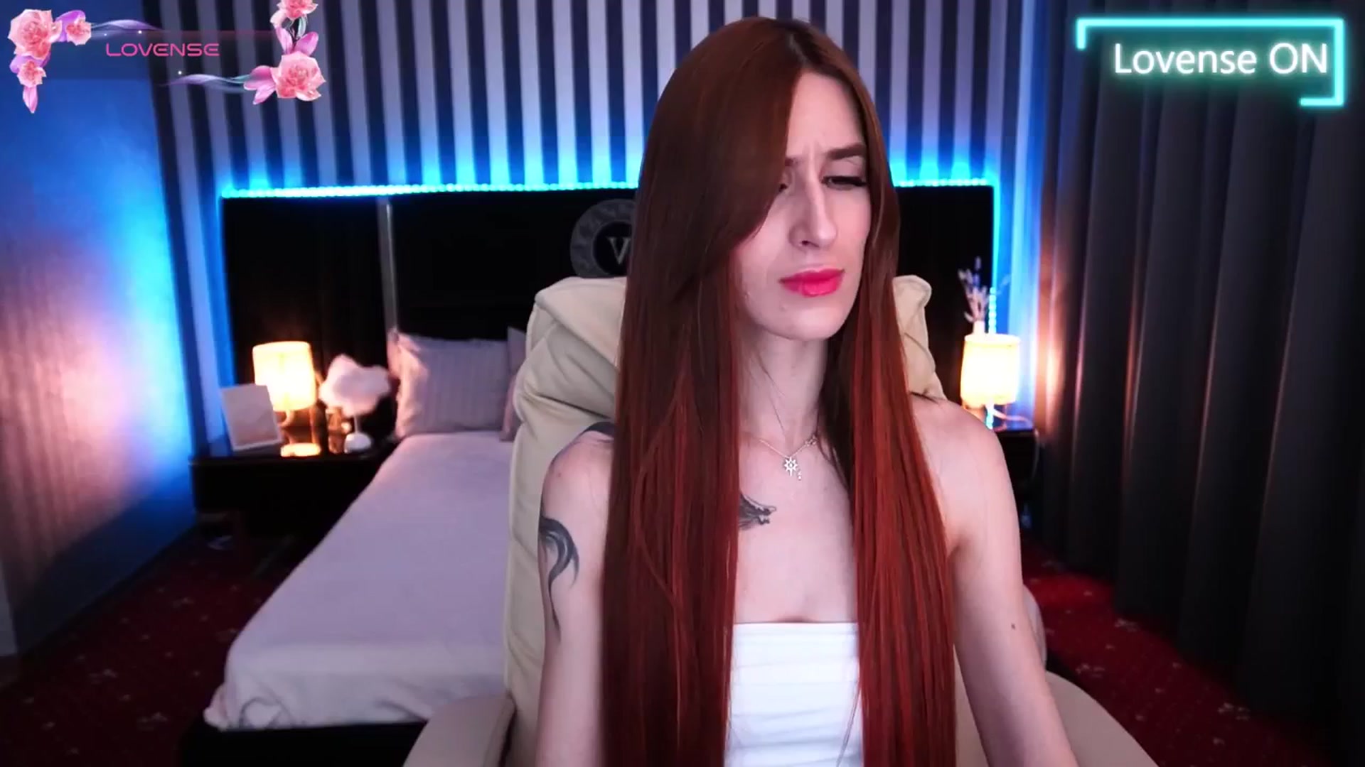 Gallery image thumbnail from MissMartini_'s myfreecams stream on, 06/18/2025, 11:51 image 9 of 20
