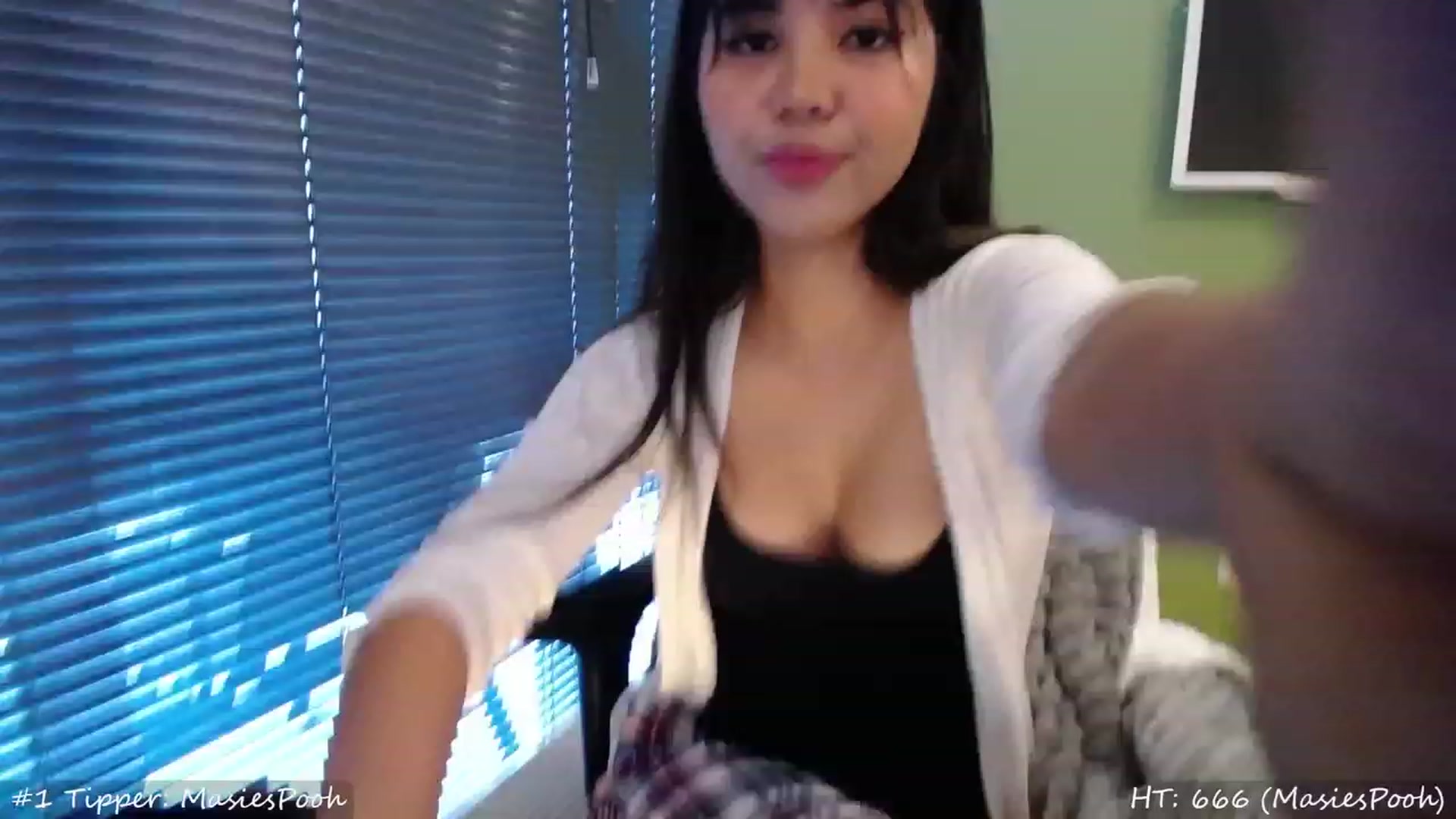 Gallery image thumbnail from MissMasie's myfreecams stream on, 08/13/2023, 18:00 image 4 of 20
