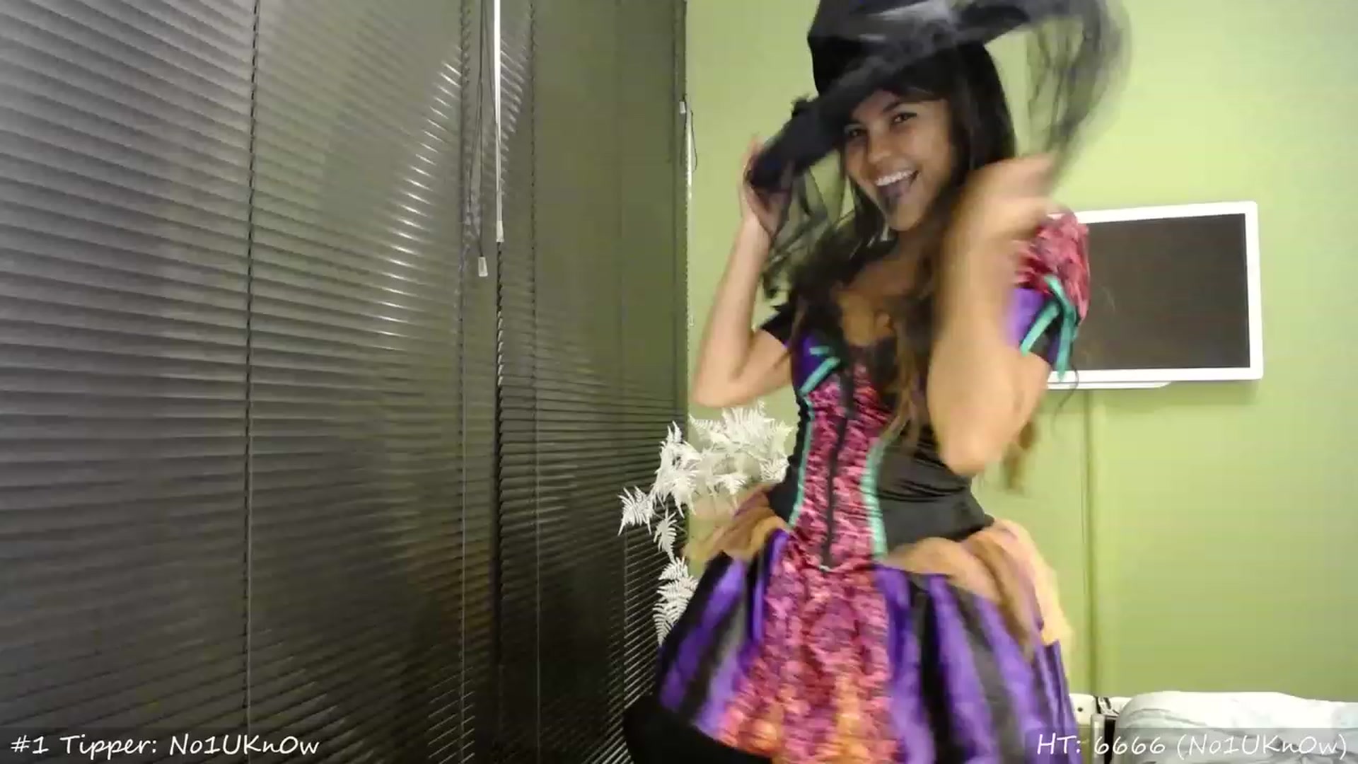 Gallery image thumbnail from MissMasie's myfreecams stream on, 10/06/2023, 22:09 image 19 of 20