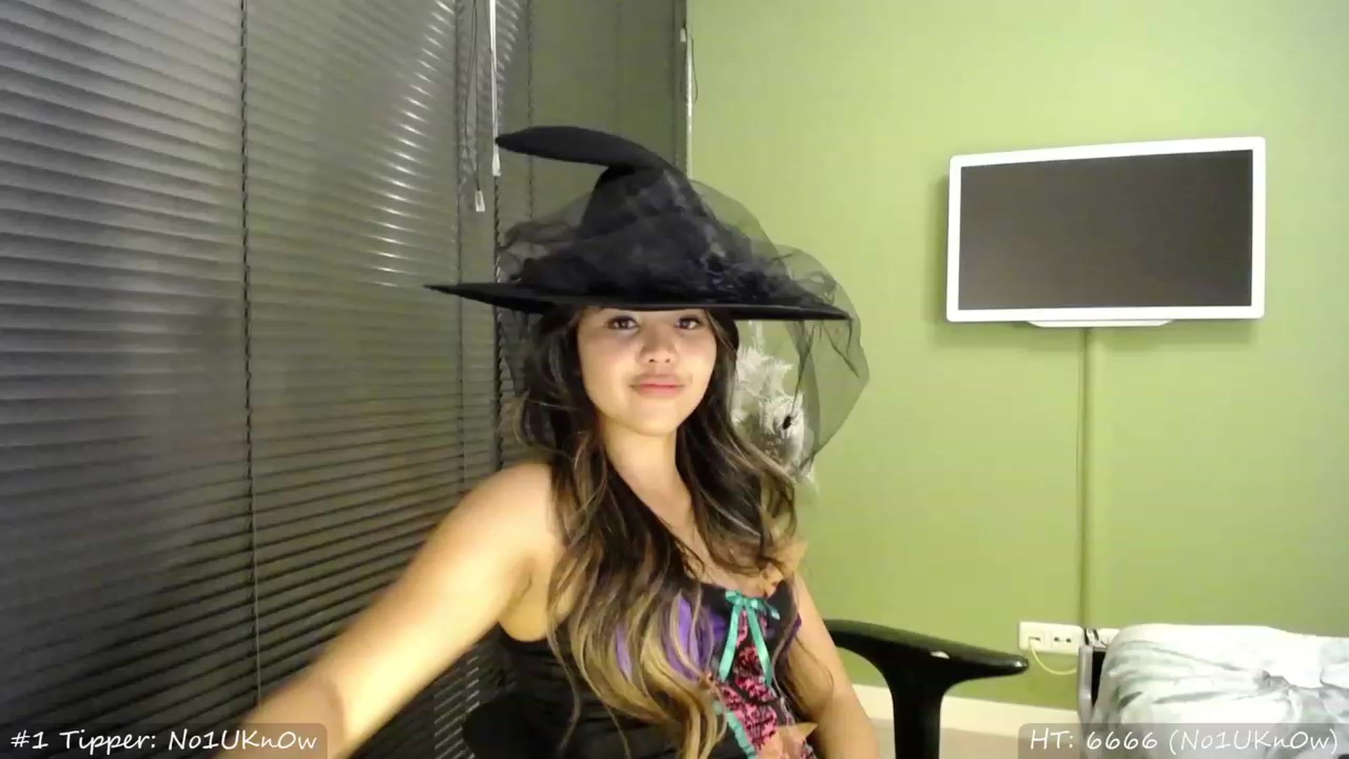 Gallery image thumbnail from MissMasie's myfreecams stream on, 10/06/2023, 23:03 image 3 of 20