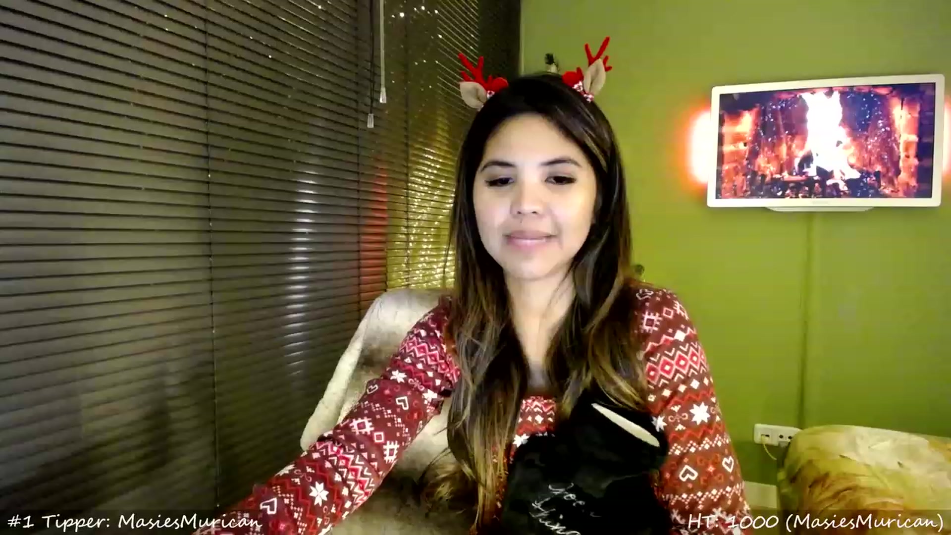 Gallery image thumbnail from MissMasie's myfreecams stream on, 12/25/2023, 24:06 image 3 of 20