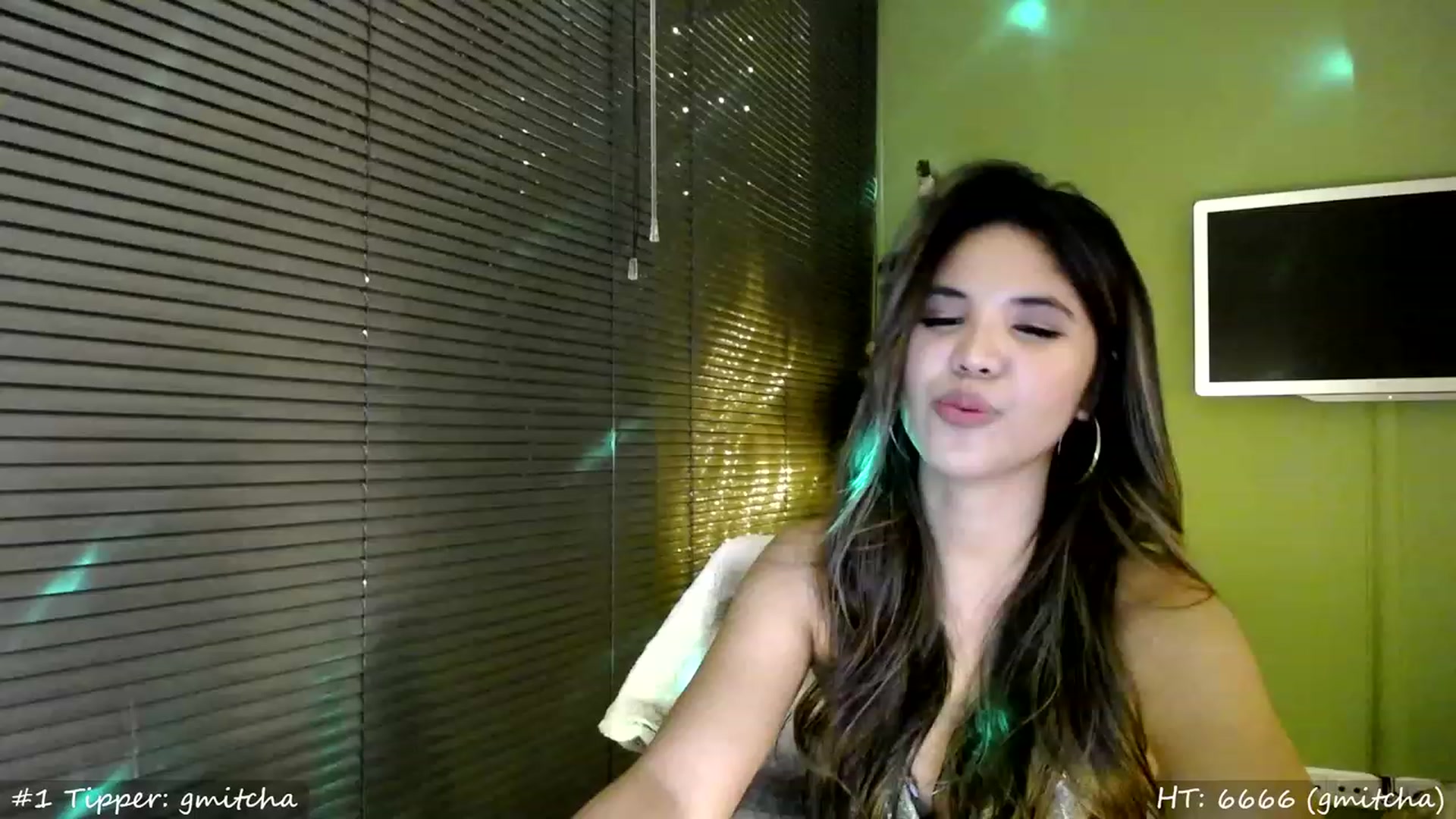 Gallery image thumbnail from MissMasie's myfreecams stream on, 12/31/2023, 24:01 image 3 of 20