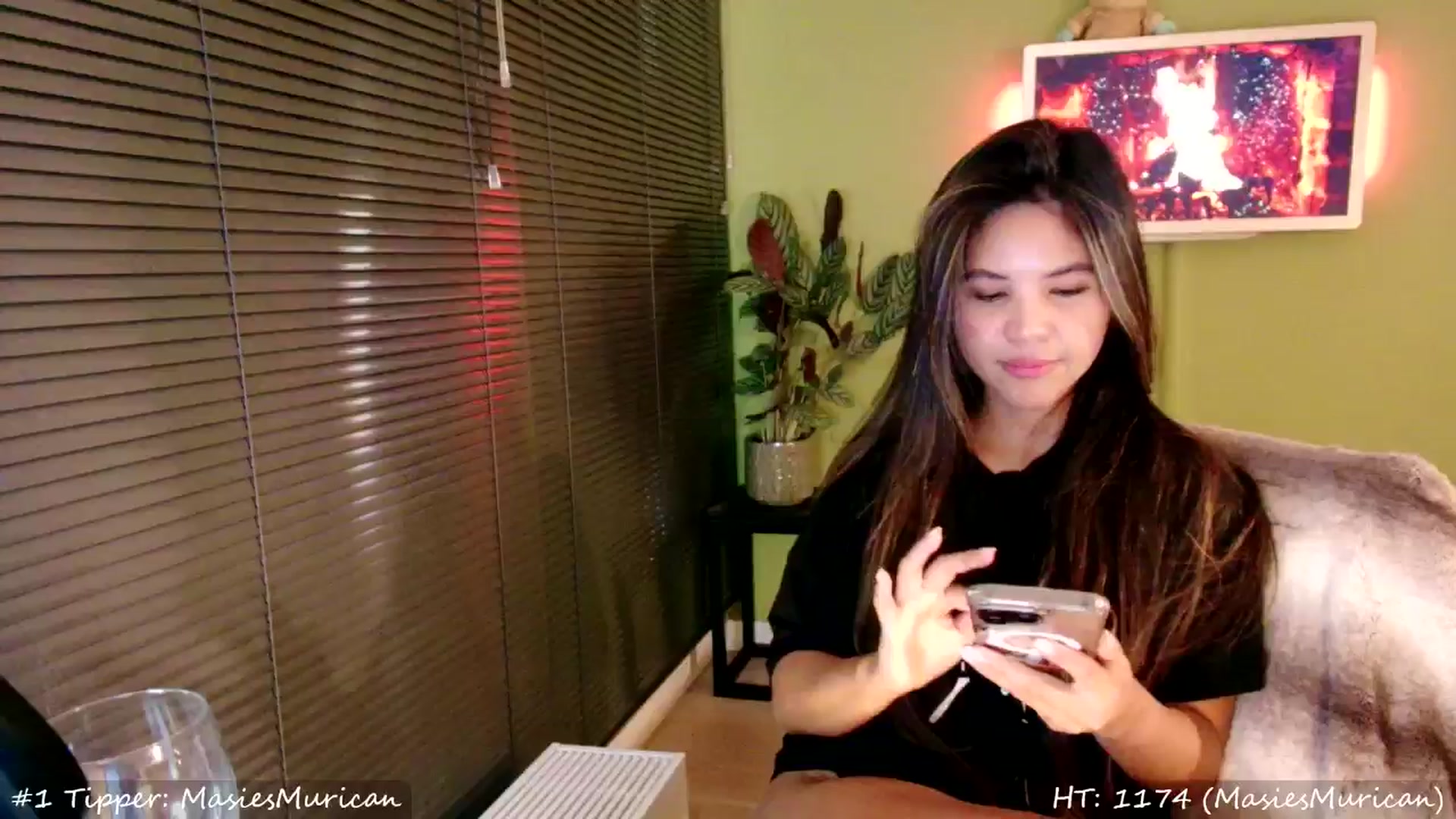 Gallery image thumbnail from MissMasie's myfreecams stream on, 11/23/2024, 24:27 image 13 of 20