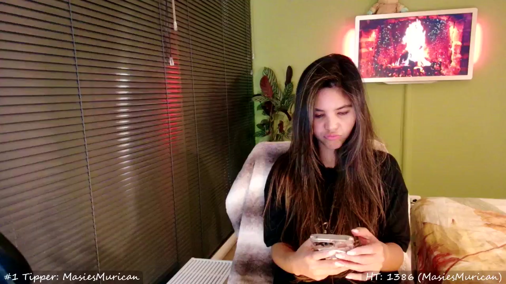 Gallery image thumbnail from MissMasie's myfreecams stream on, 11/23/2024, 24:27 image 15 of 20