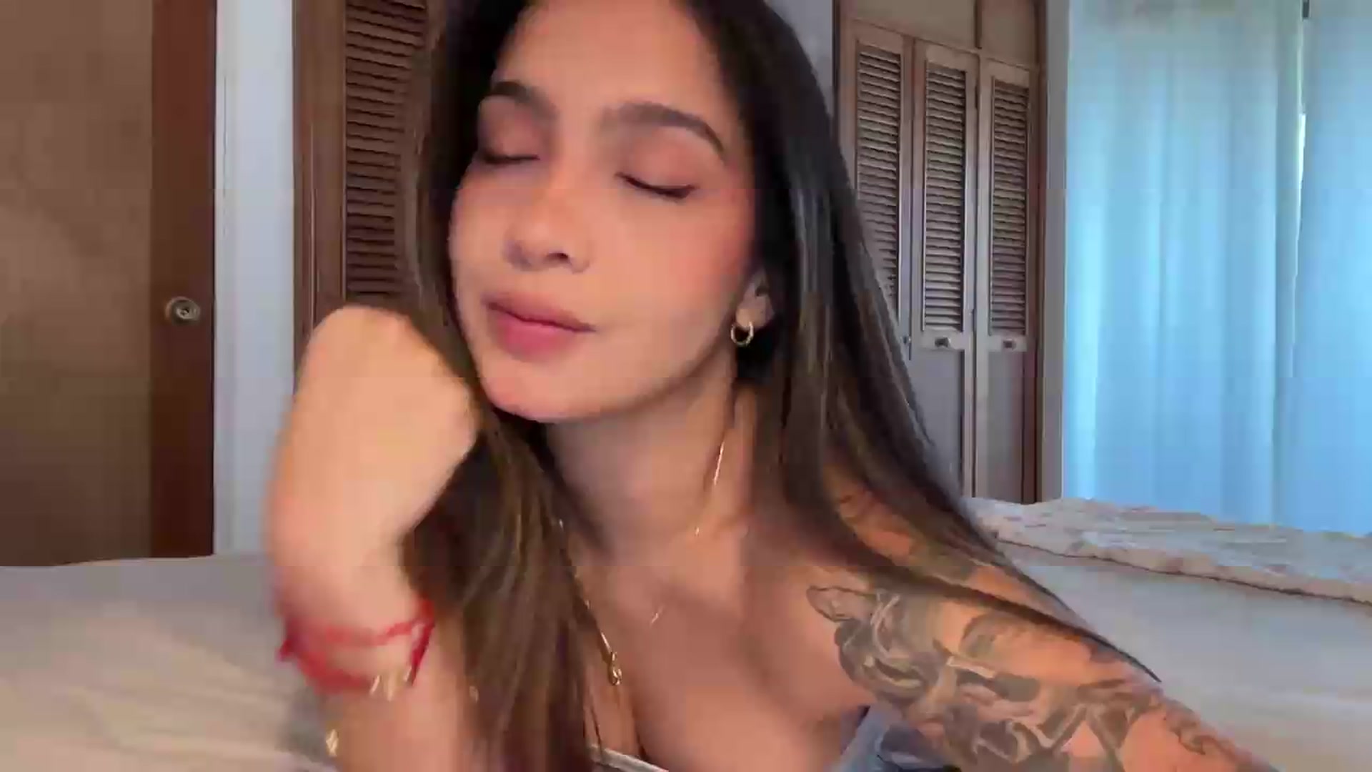 Gallery image thumbnail from MissMay's myfreecams stream on, 08/10/2026, 23:21 image 1 of 20