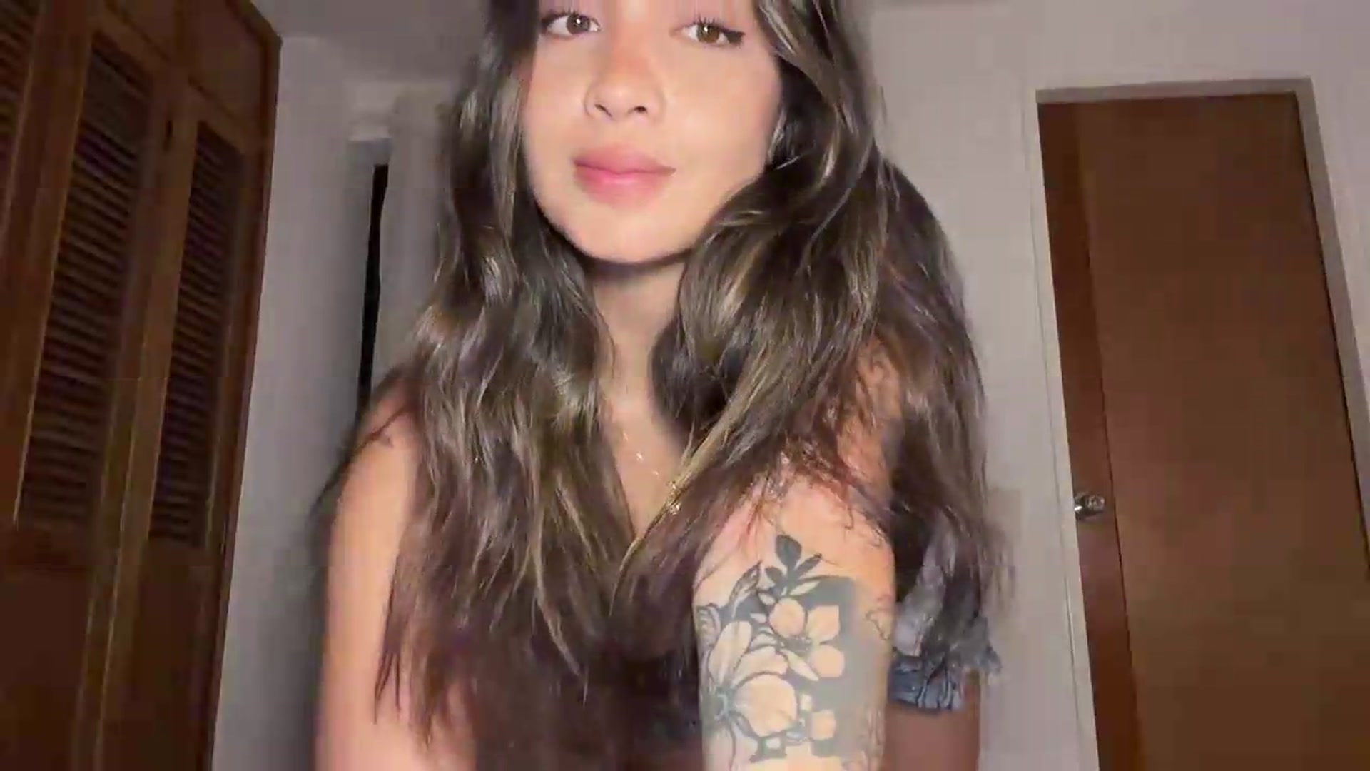 Gallery image thumbnail from MissMay's myfreecams stream on, 08/25/2026, 02:11 image 14 of 20