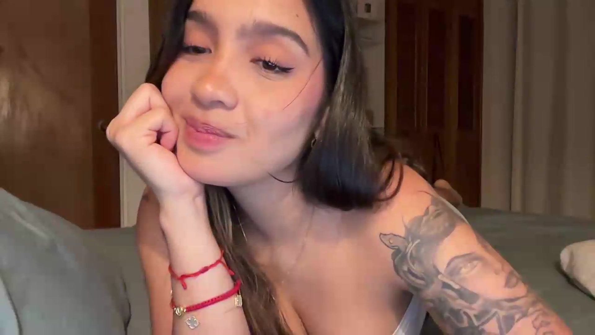 Gallery image thumbnail from MissMay's myfreecams stream on, 08/27/2026, 03:51 image 18 of 20