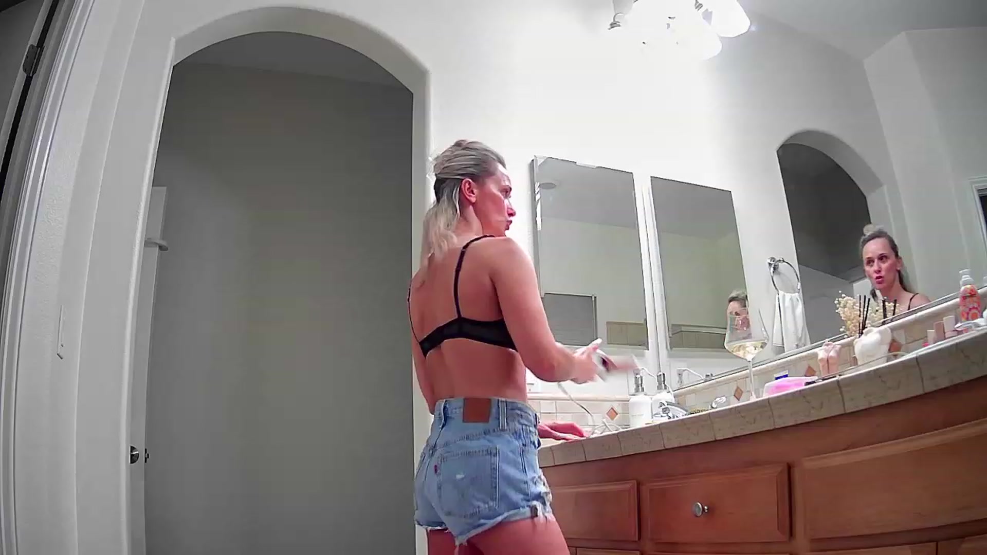 Gallery image thumbnail from MissMayah's myfreecams stream on, 07/15/2023, 01:01 image 3 of 20
