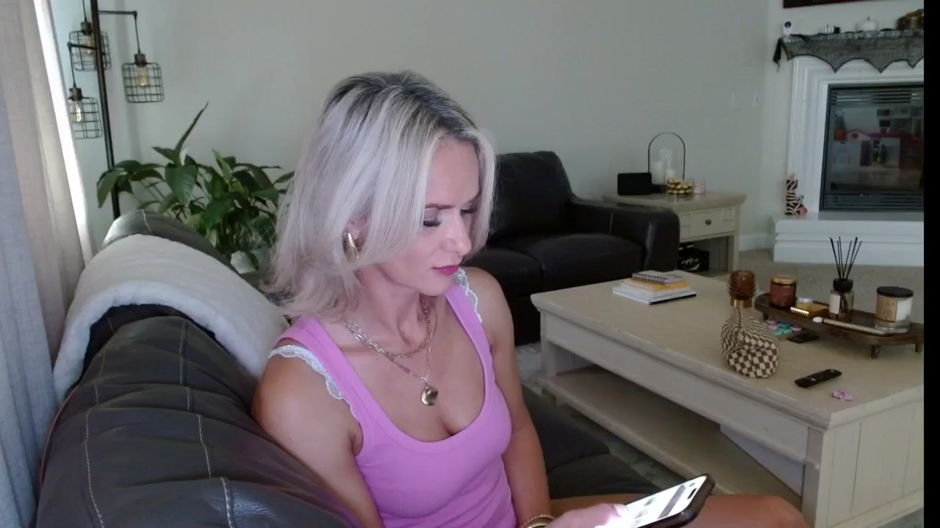 Gallery image thumbnail from MissMayah's myfreecams stream on, 09/29/2024, 23:38 image 3 of 20