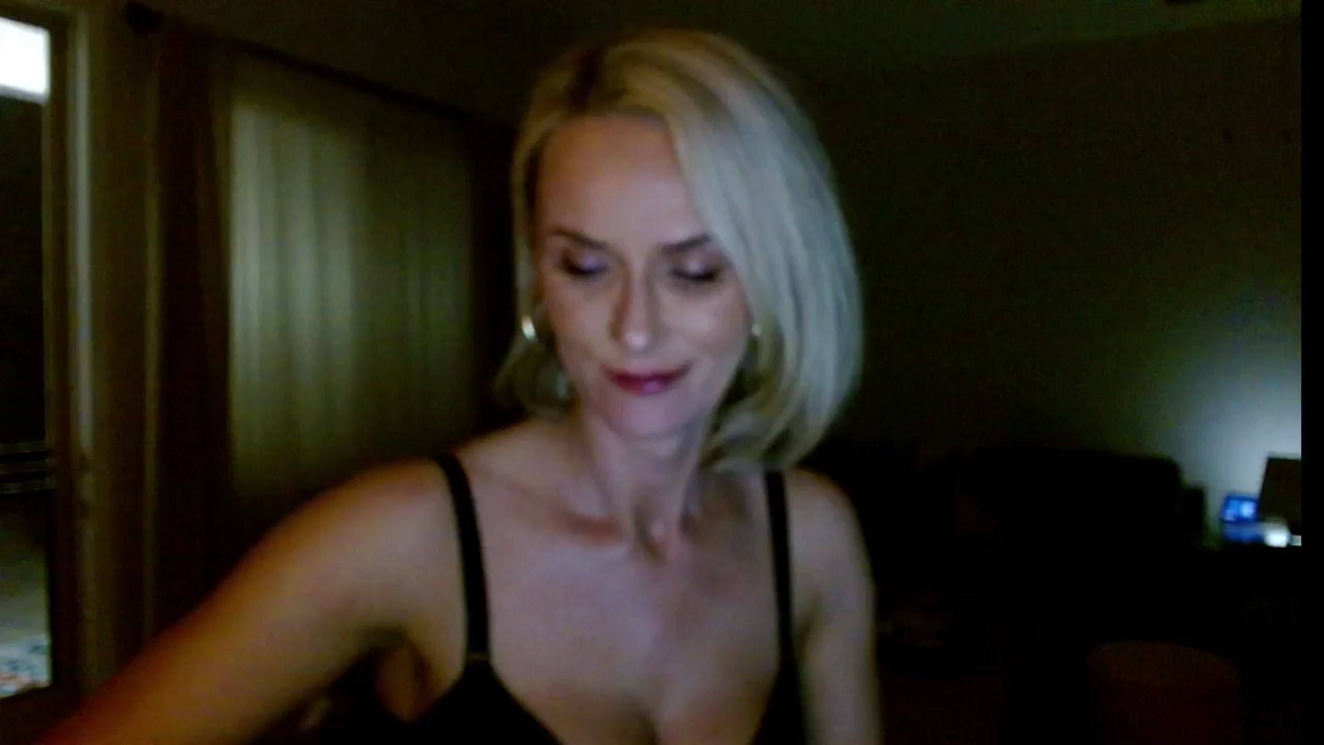Gallery image thumbnail from MissMayah's myfreecams stream on, 03/29/2025, 06:28 image 2 of 20