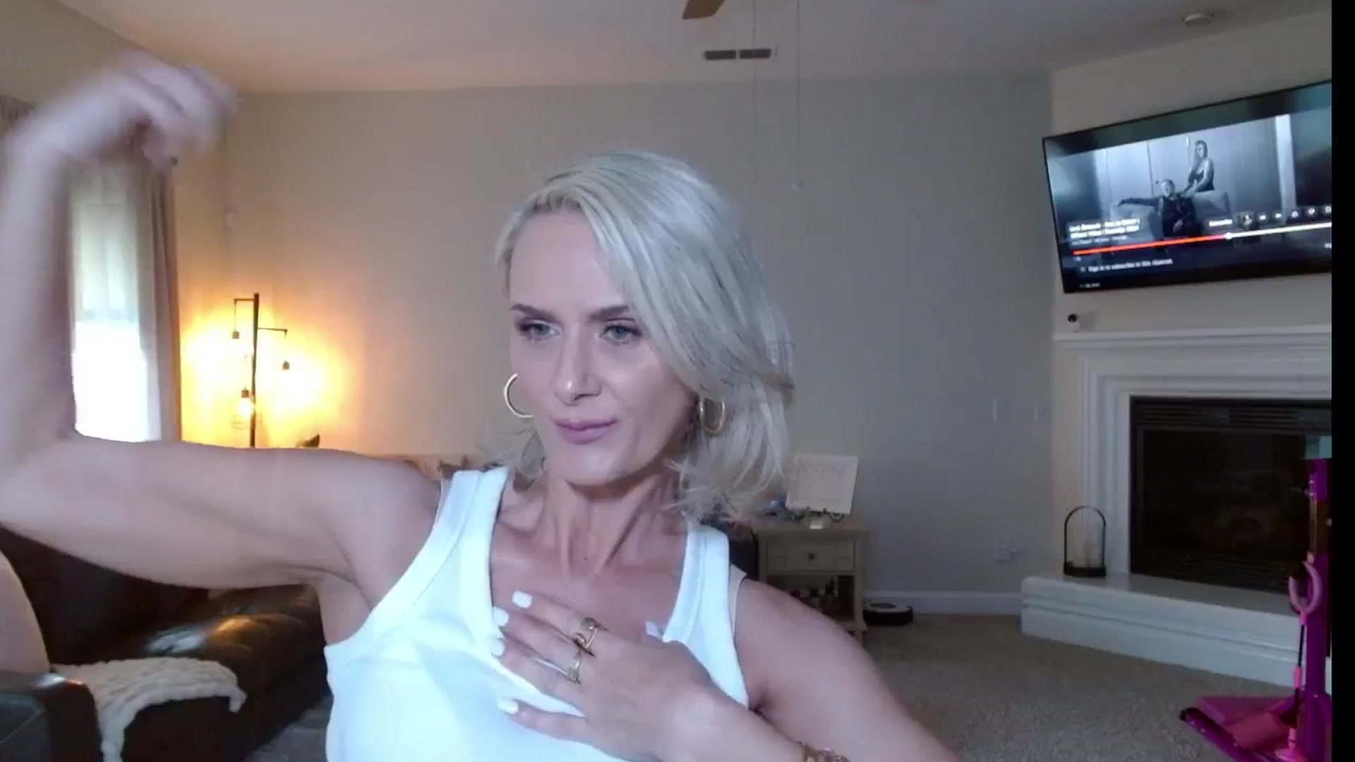 Gallery image thumbnail from MissMayah's myfreecams stream on, 04/19/2025, 02:12 image 15 of 20