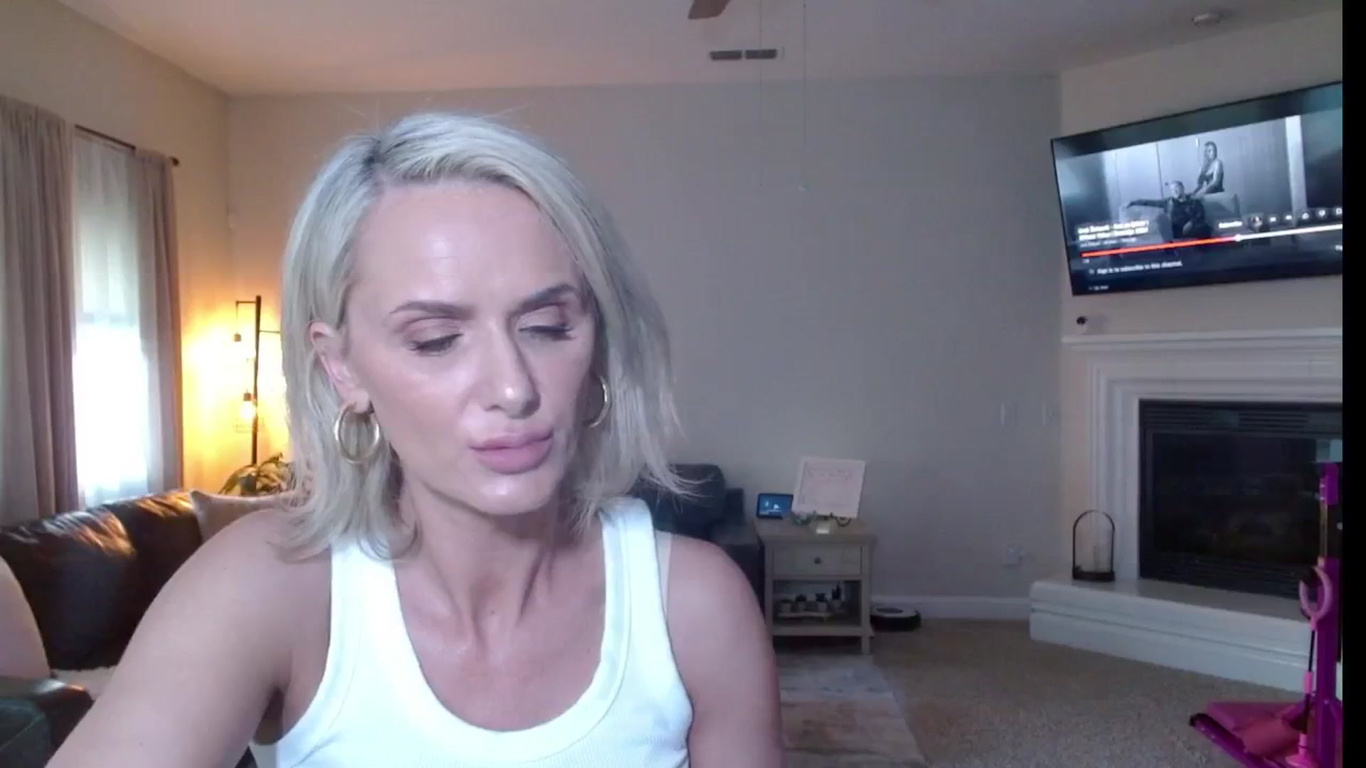 Gallery image thumbnail from MissMayah's myfreecams stream on, 04/19/2025, 02:12 image 16 of 20