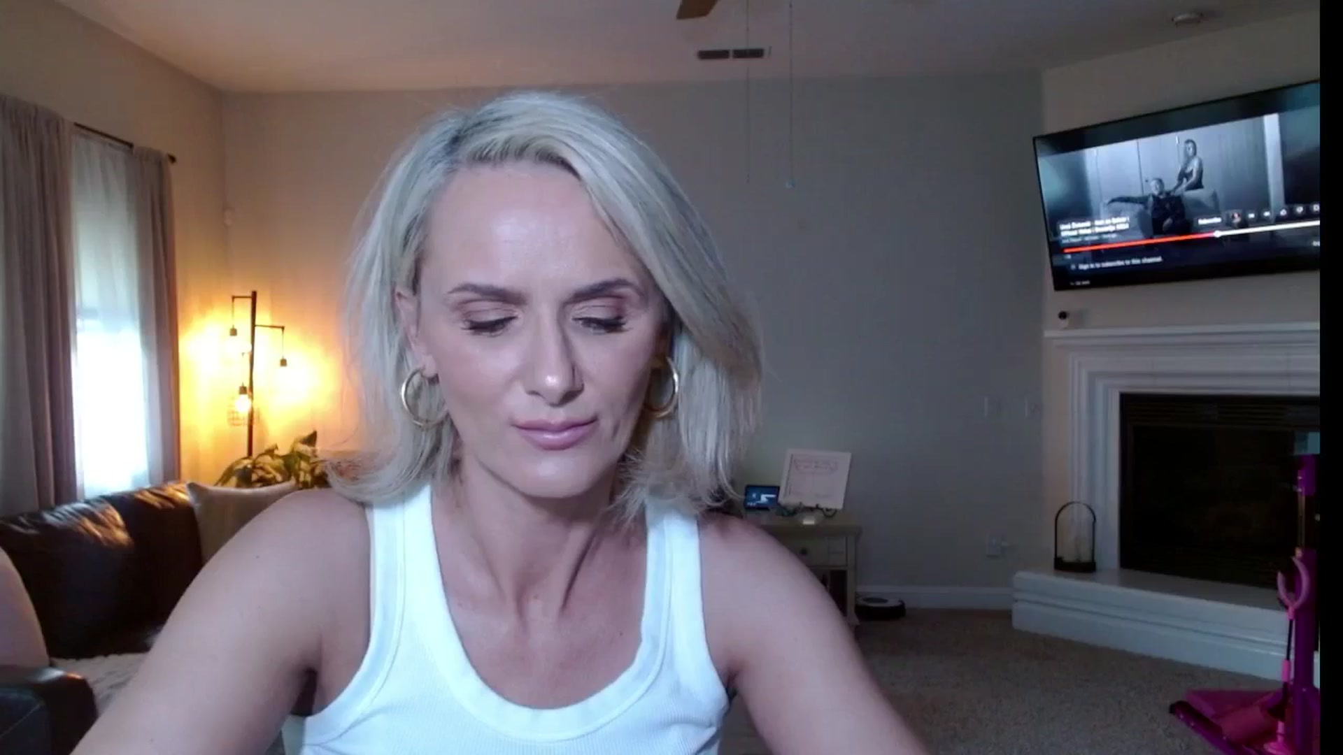 Gallery image thumbnail from MissMayah's myfreecams stream on, 04/19/2025, 02:12 image 17 of 20